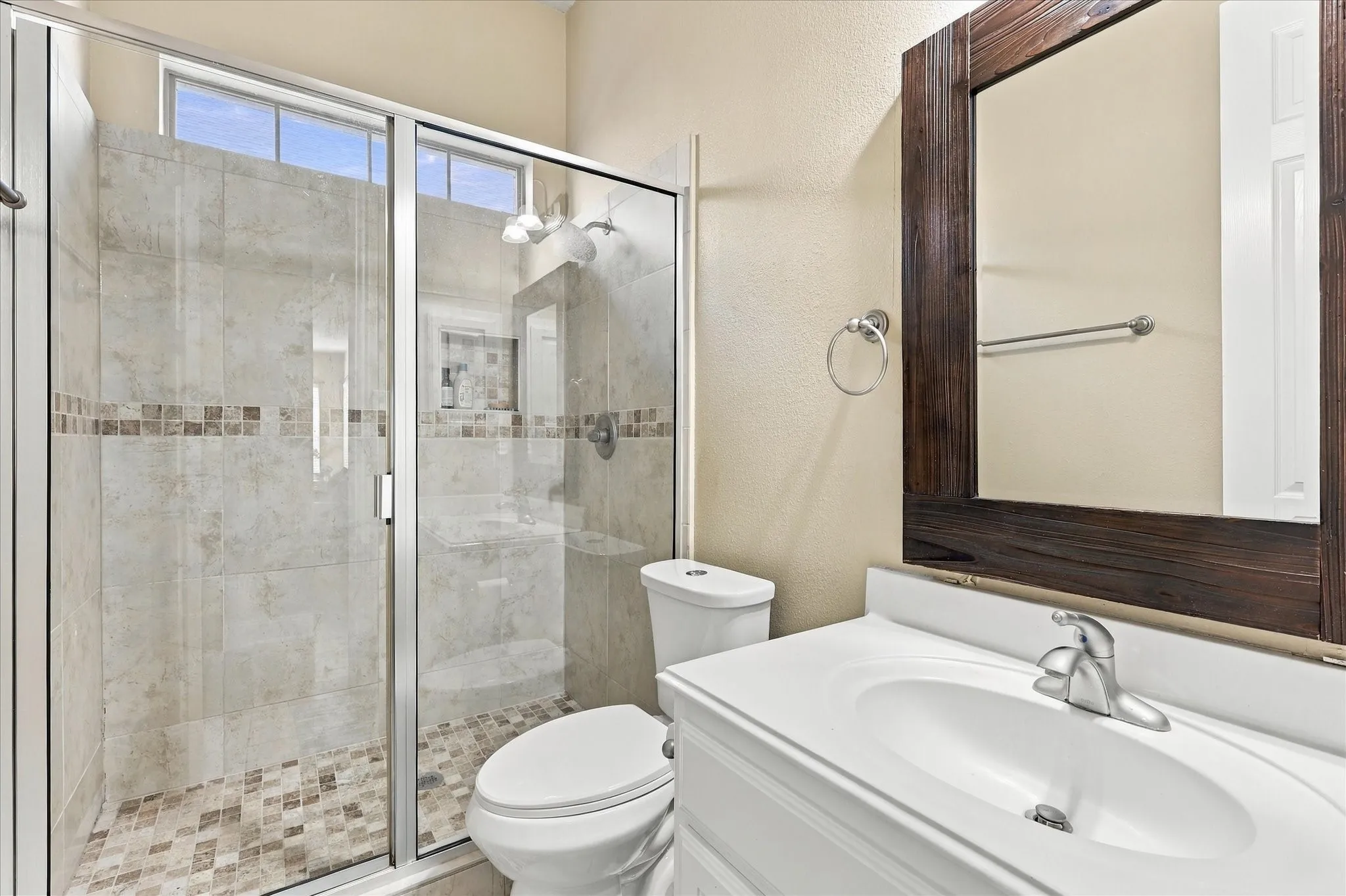 Full bath - Downstairs