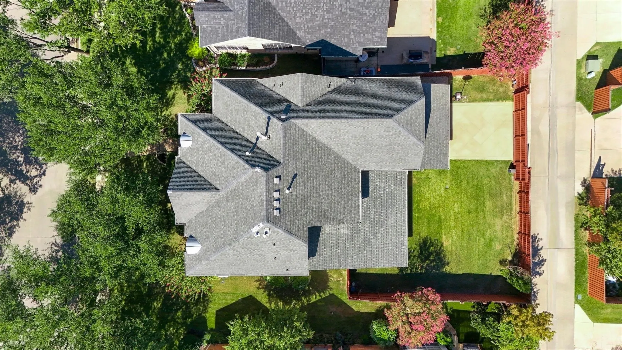 Single Family Residence For Sale in Dallas County , 7223 Native Oak Lane, Irving, Texas 75063, 4 Bedroom, 3 Bathroom, 2 Garage spaces, 3,703 Sqft, built in 2003, mls#21407676, Real Estate Agent in Irving, Homes For Sale in Dallas county, Homes For Sale in Irving, Realtor in Irving Texas, Real Estate Brokerage Independent Realty Texas, Luminita Cordes Realtor