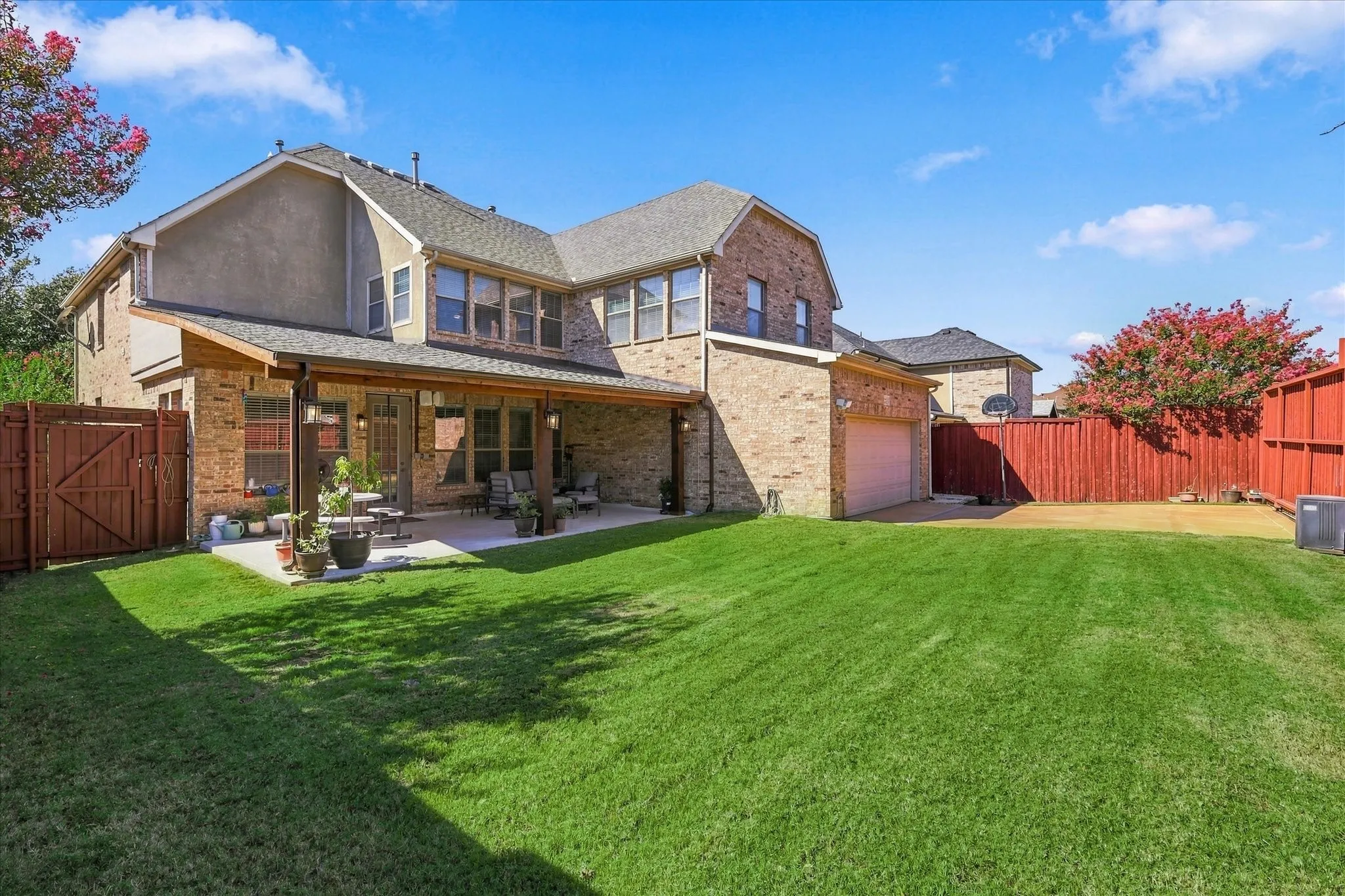 Single Family Residence For Sale in Dallas County , 7223 Native Oak Lane, Irving, Texas 75063, 4 Bedroom, 3 Bathroom, 2 Garage spaces, 3,703 Sqft, built in 2003, mls#21407676, Real Estate Agent in Irving, Homes For Sale in Dallas county, Homes For Sale in Irving, Realtor in Irving Texas, Real Estate Brokerage Independent Realty Texas, Luminita Cordes Realtor