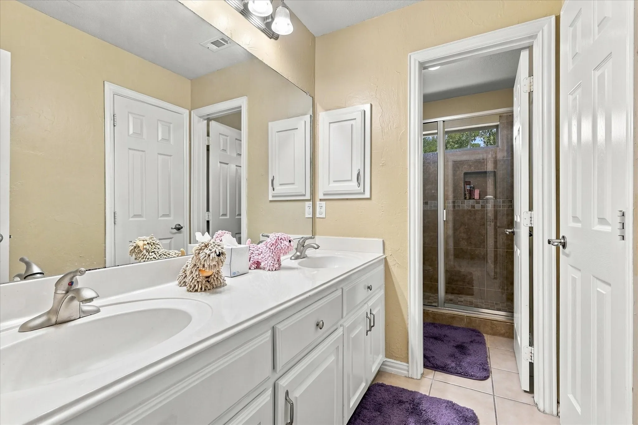 Full bath - Upstairs