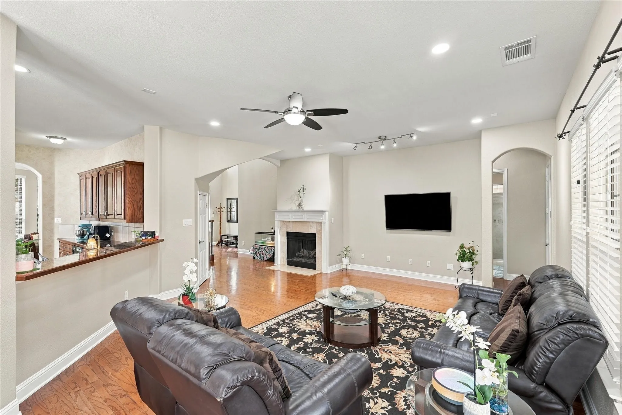 Single Family Residence For Sale in Dallas County , 7223 Native Oak Lane, Irving, Texas 75063, 4 Bedroom, 3 Bathroom, 2 Garage spaces, 3,703 Sqft, built in 2003, mls#21407676, Real Estate Agent in Irving, Homes For Sale in Dallas county, Homes For Sale in Irving, Realtor in Irving Texas, Real Estate Brokerage Independent Realty Texas, Luminita Cordes Realtor