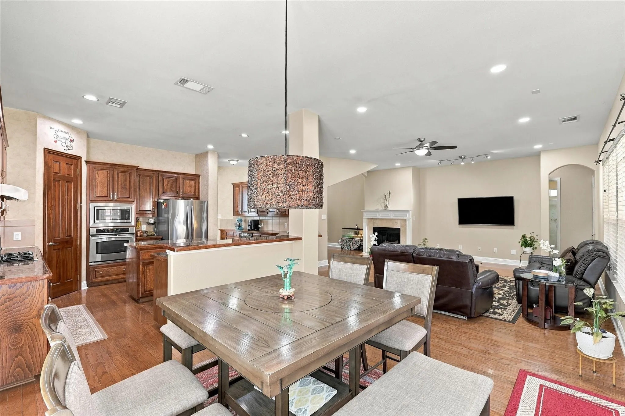 Single Family Residence For Sale in Dallas County , 7223 Native Oak Lane, Irving, Texas 75063, 4 Bedroom, 3 Bathroom, 2 Garage spaces, 3,703 Sqft, built in 2003, mls#21407676, Real Estate Agent in Irving, Homes For Sale in Dallas county, Homes For Sale in Irving, Realtor in Irving Texas, Real Estate Brokerage Independent Realty Texas, Luminita Cordes Realtor