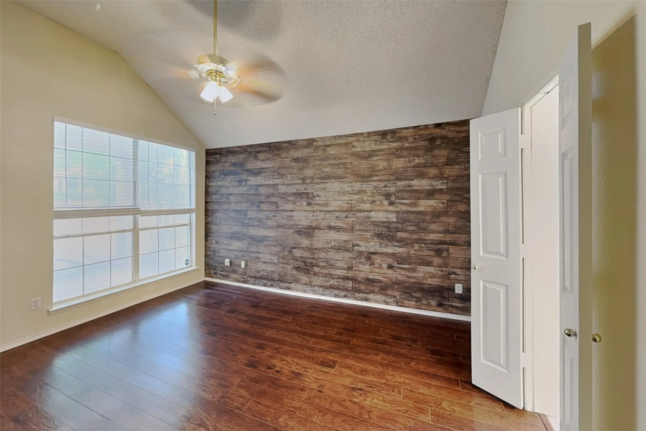Single Family Residence For Rent in Dallas County , 7101 Charleston Drive, Rowlett, Texas 75089, 3 Bedroom, 2 Bathroom, 2 Garage spaces, 1,285 Sqft, built in 1995, mls#21408576, Real Estate Agent in Rowlett, Homes For Rent in Dallas county, Homes For Rent in Rowlett, Realtor in Rowlett Texas, Real Estate Brokerage Independent Realty Texas, Luminita Cordes Realtor