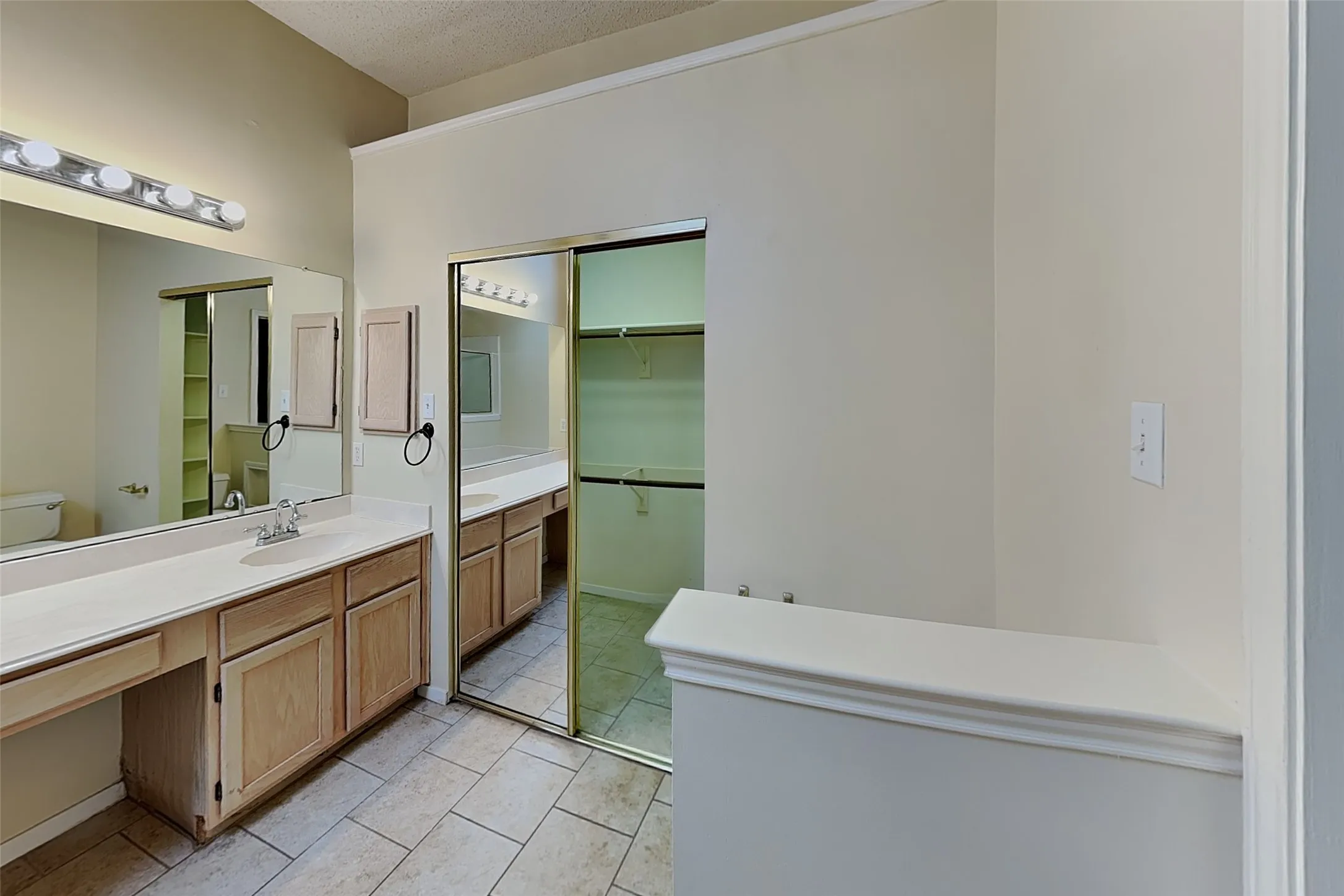 Single Family Residence For Rent in Dallas County , 7101 Charleston Drive, Rowlett, Texas 75089, 3 Bedroom, 2 Bathroom, 2 Garage spaces, 1,285 Sqft, built in 1995, mls#21408576, Real Estate Agent in Rowlett, Homes For Rent in Dallas county, Homes For Rent in Rowlett, Realtor in Rowlett Texas, Real Estate Brokerage Independent Realty Texas, Luminita Cordes Realtor
