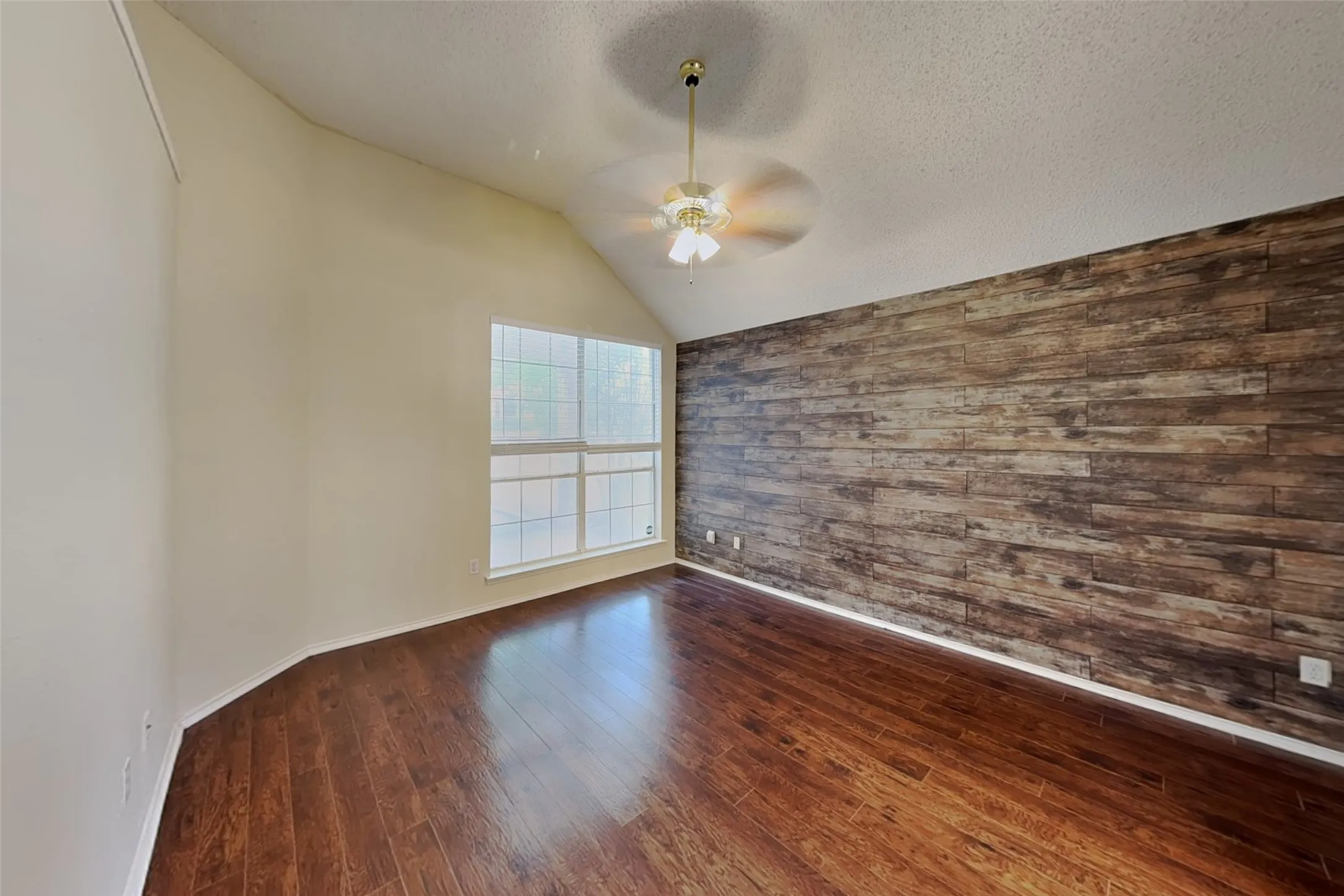 Single Family Residence For Rent in Dallas County , 7101 Charleston Drive, Rowlett, Texas 75089, 3 Bedroom, 2 Bathroom, 2 Garage spaces, 1,285 Sqft, built in 1995, mls#21408576, Real Estate Agent in Rowlett, Homes For Rent in Dallas county, Homes For Rent in Rowlett, Realtor in Rowlett Texas, Real Estate Brokerage Independent Realty Texas, Luminita Cordes Realtor