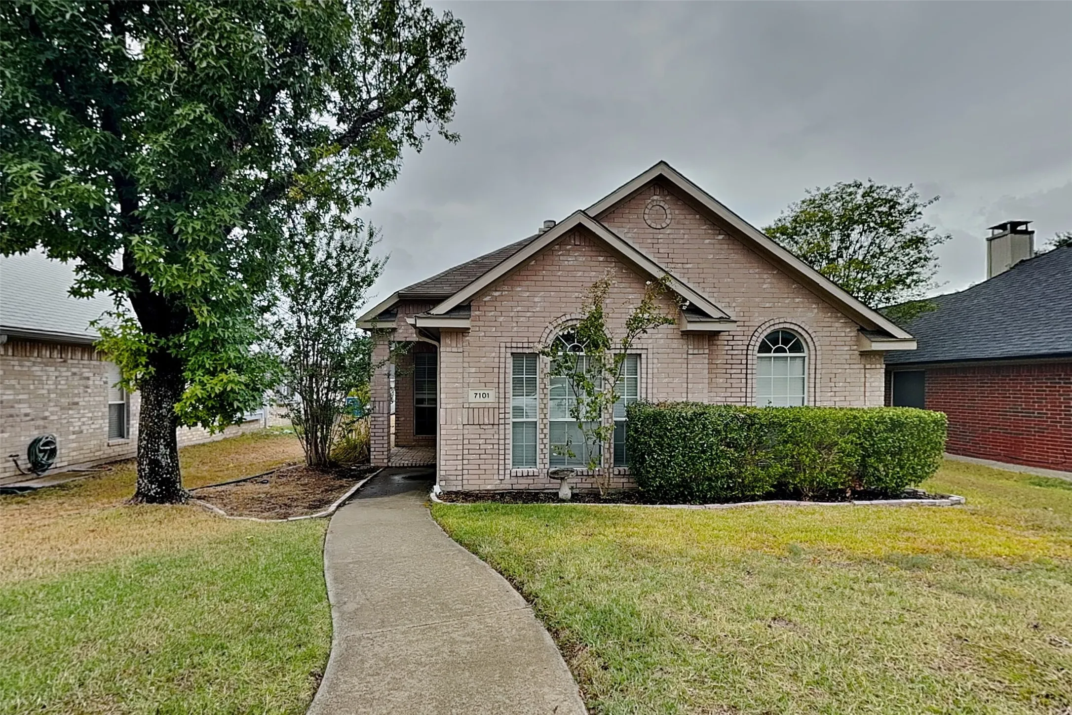 Single Family Residence For Rent in Dallas County , 7101 Charleston Drive, Rowlett, Texas 75089, 3 Bedroom, 2 Bathroom, 2 Garage spaces, 1,285 Sqft, built in 1995, mls#21408576, Real Estate Agent in Rowlett, Homes For Rent in Dallas county, Homes For Rent in Rowlett, Realtor in Rowlett Texas, Real Estate Brokerage Independent Realty Texas, Luminita Cordes Realtor