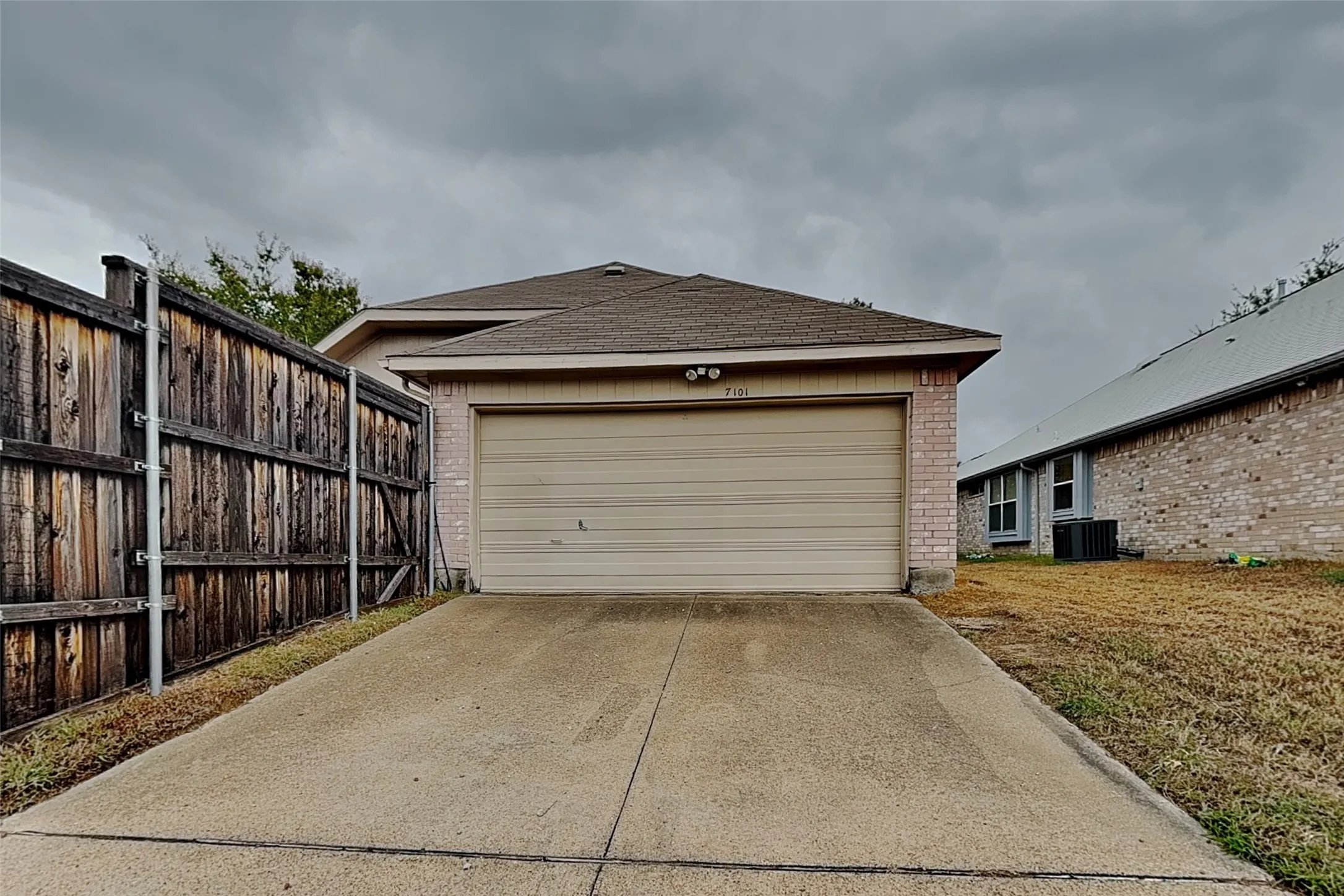 Single Family Residence For Rent in Dallas County , 7101 Charleston Drive, Rowlett, Texas 75089, 3 Bedroom, 2 Bathroom, 2 Garage spaces, 1,285 Sqft, built in 1995, mls#21408576, Real Estate Agent in Rowlett, Homes For Rent in Dallas county, Homes For Rent in Rowlett, Realtor in Rowlett Texas, Real Estate Brokerage Independent Realty Texas, Luminita Cordes Realtor