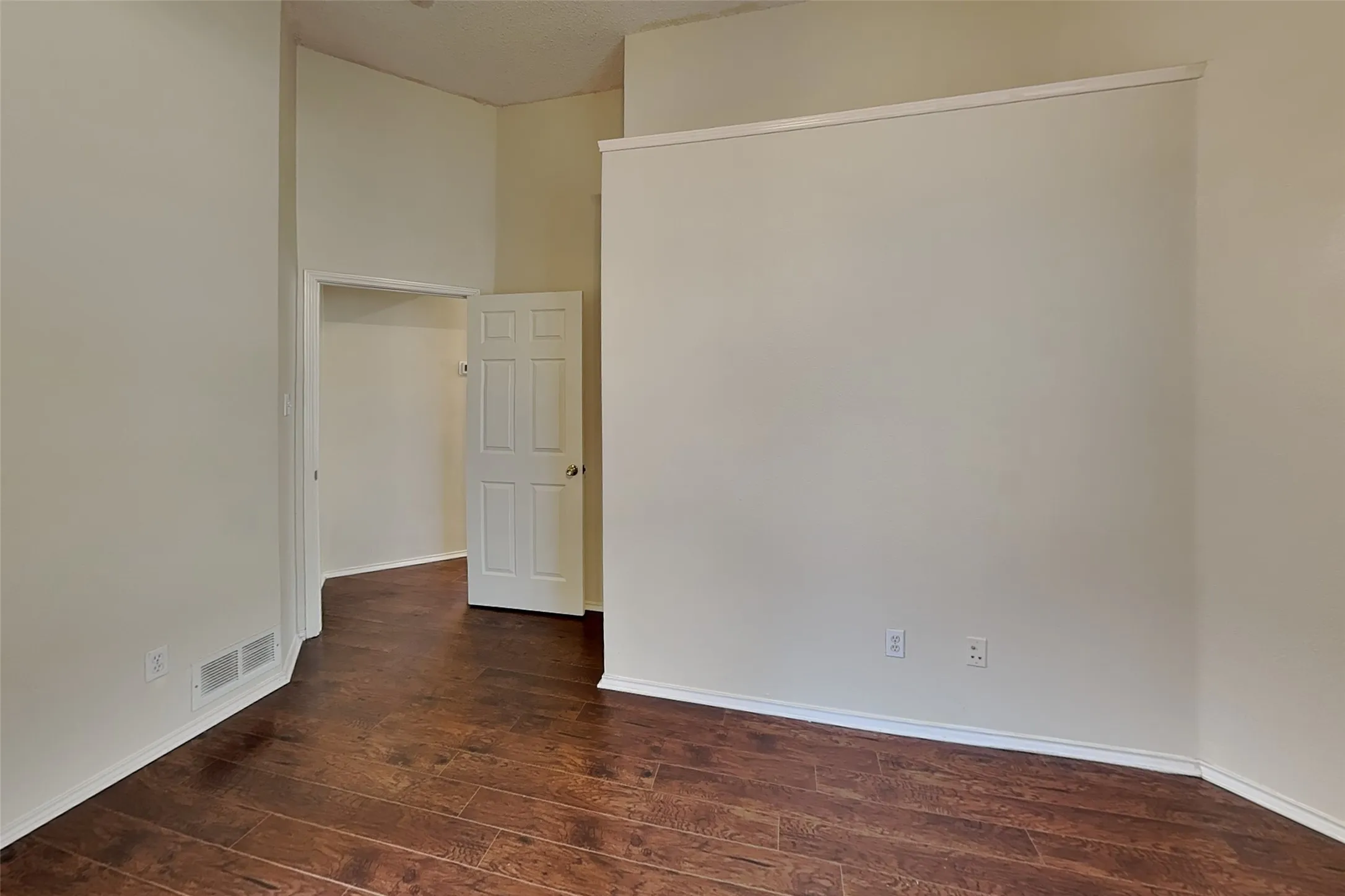 Single Family Residence For Rent in Dallas County , 7101 Charleston Drive, Rowlett, Texas 75089, 3 Bedroom, 2 Bathroom, 2 Garage spaces, 1,285 Sqft, built in 1995, mls#21408576, Real Estate Agent in Rowlett, Homes For Rent in Dallas county, Homes For Rent in Rowlett, Realtor in Rowlett Texas, Real Estate Brokerage Independent Realty Texas, Luminita Cordes Realtor