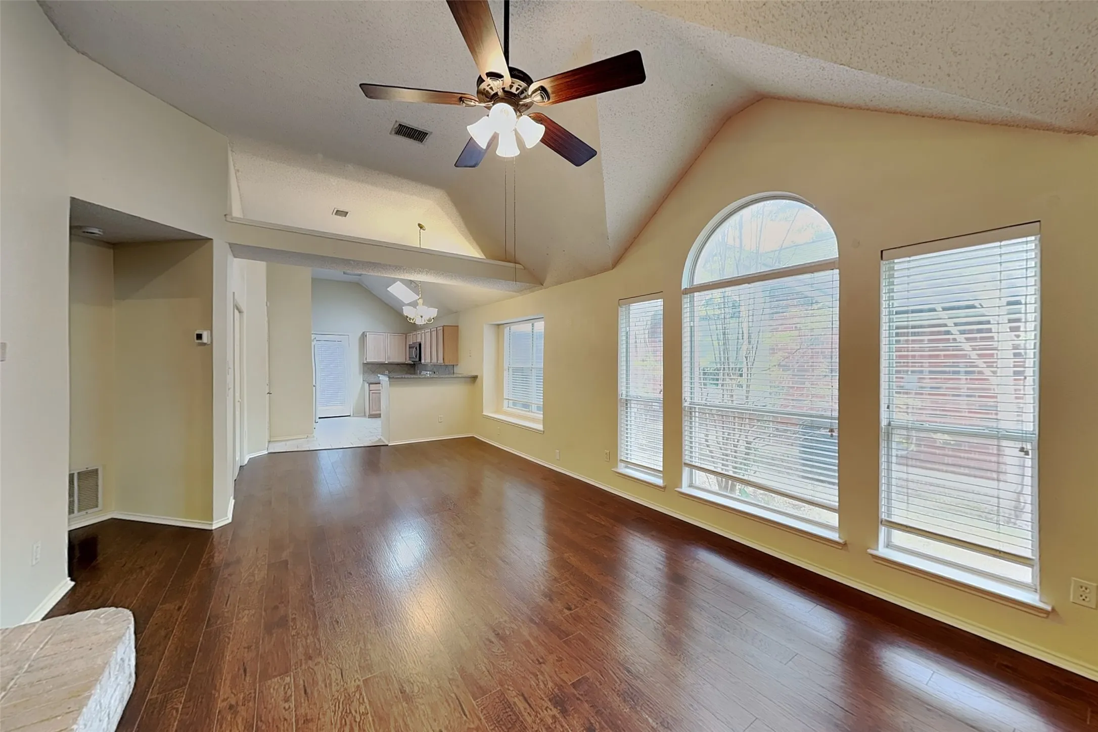Single Family Residence For Rent in Dallas County , 7101 Charleston Drive, Rowlett, Texas 75089, 3 Bedroom, 2 Bathroom, 2 Garage spaces, 1,285 Sqft, built in 1995, mls#21408576, Real Estate Agent in Rowlett, Homes For Rent in Dallas county, Homes For Rent in Rowlett, Realtor in Rowlett Texas, Real Estate Brokerage Independent Realty Texas, Luminita Cordes Realtor