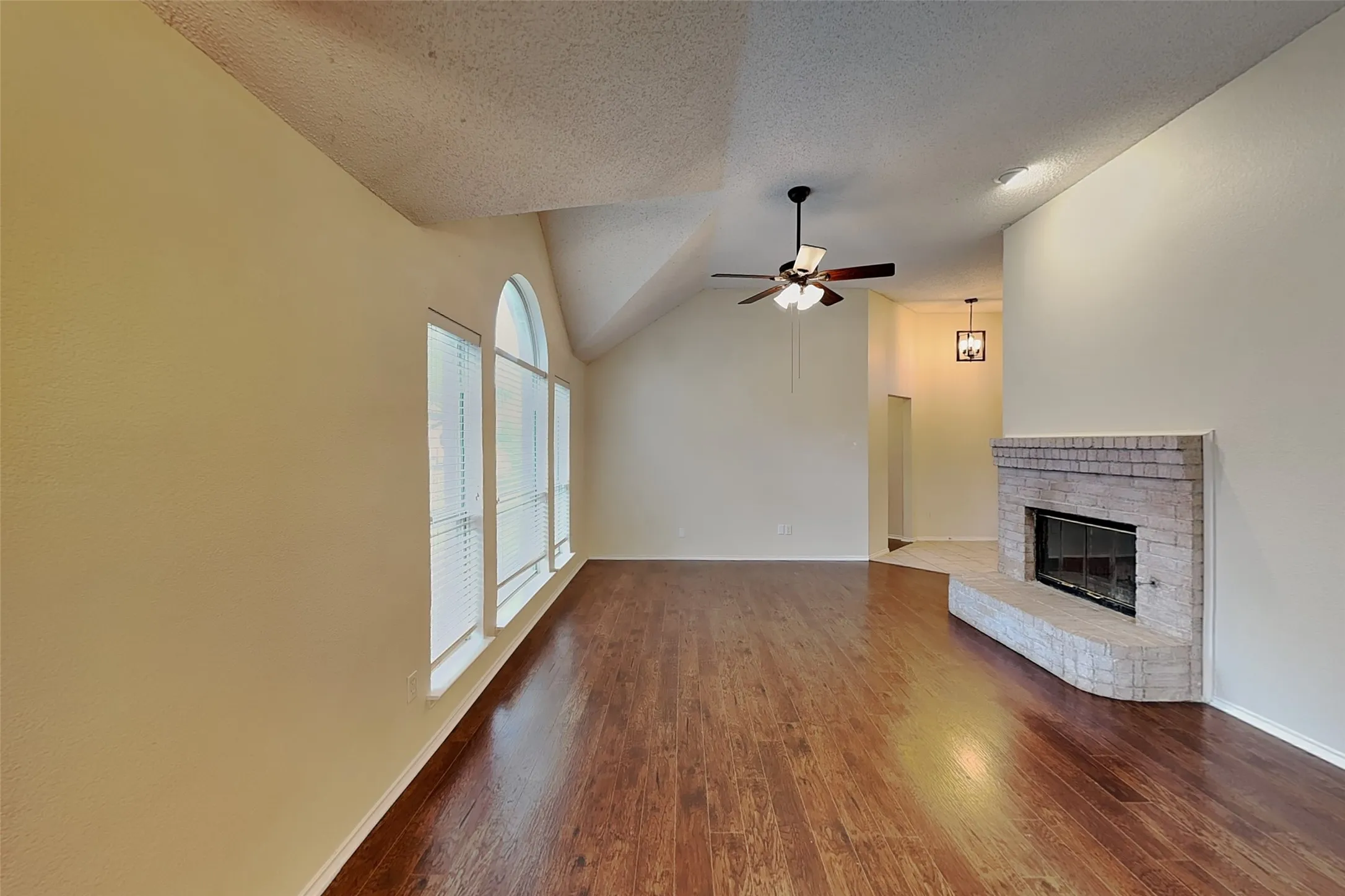 Single Family Residence For Rent in Dallas County , 7101 Charleston Drive, Rowlett, Texas 75089, 3 Bedroom, 2 Bathroom, 2 Garage spaces, 1,285 Sqft, built in 1995, mls#21408576, Real Estate Agent in Rowlett, Homes For Rent in Dallas county, Homes For Rent in Rowlett, Realtor in Rowlett Texas, Real Estate Brokerage Independent Realty Texas, Luminita Cordes Realtor