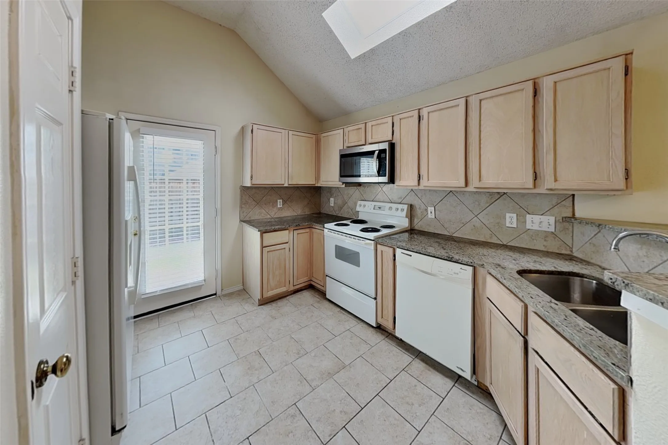 Single Family Residence For Rent in Dallas County , 7101 Charleston Drive, Rowlett, Texas 75089, 3 Bedroom, 2 Bathroom, 2 Garage spaces, 1,285 Sqft, built in 1995, mls#21408576, Real Estate Agent in Rowlett, Homes For Rent in Dallas county, Homes For Rent in Rowlett, Realtor in Rowlett Texas, Real Estate Brokerage Independent Realty Texas, Luminita Cordes Realtor
