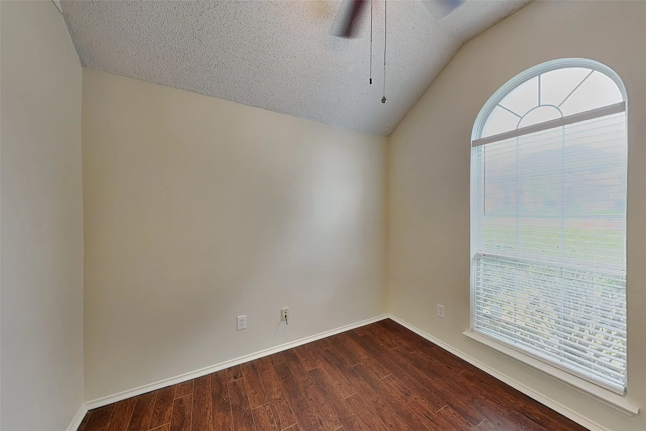 Single Family Residence For Rent in Dallas County , 7101 Charleston Drive, Rowlett, Texas 75089, 3 Bedroom, 2 Bathroom, 2 Garage spaces, 1,285 Sqft, built in 1995, mls#21408576, Real Estate Agent in Rowlett, Homes For Rent in Dallas county, Homes For Rent in Rowlett, Realtor in Rowlett Texas, Real Estate Brokerage Independent Realty Texas, Luminita Cordes Realtor