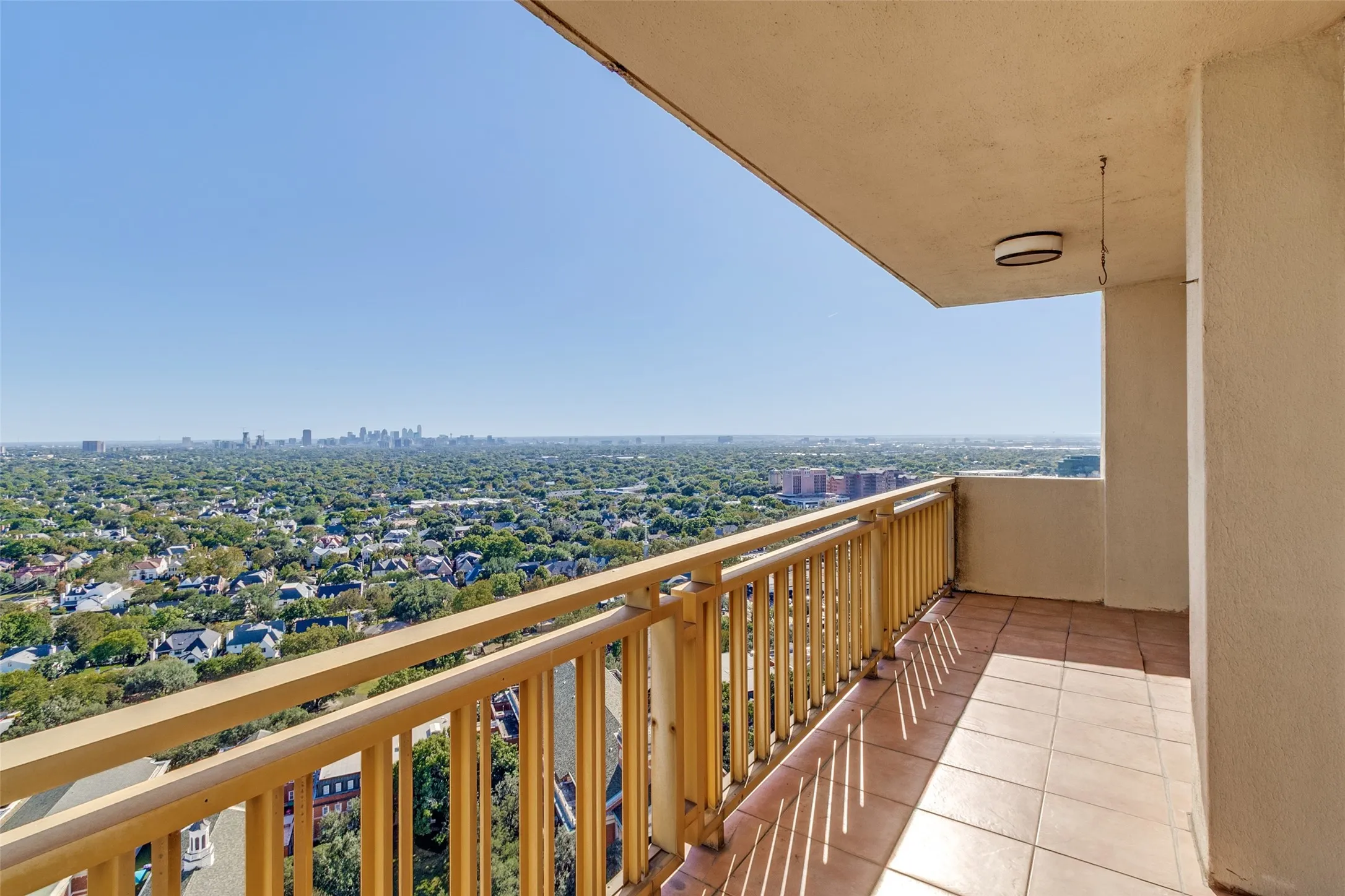 Condominium For Sale in Dallas County , 6211 W Northwest Highway 2801, Dallas, Texas 75225, 2 Bedroom, 3 Bathroom, 2 Garage spaces, 1,673 Sqft, built in 1966, mls#21408070, Real Estate Agent in Dallas, Homes For Sale in Dallas county, Homes For Sale in Dallas, Realtor in Dallas Texas, Real Estate Brokerage Independent Realty Texas, Luminita Cordes Realtor