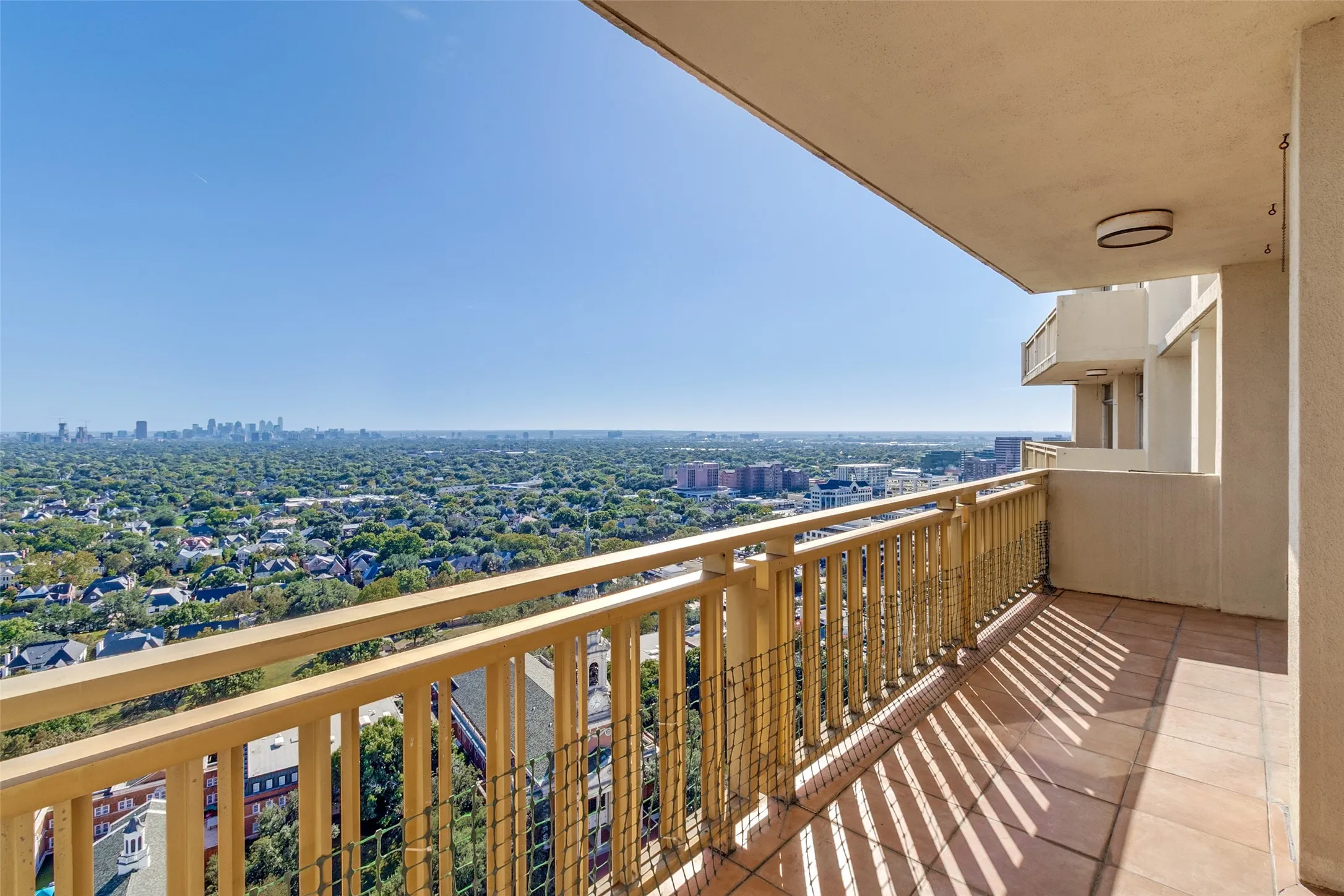 Condominium For Sale in Dallas County , 6211 W Northwest Highway 2801, Dallas, Texas 75225, 2 Bedroom, 3 Bathroom, 2 Garage spaces, 1,673 Sqft, built in 1966, mls#21408070, Real Estate Agent in Dallas, Homes For Sale in Dallas county, Homes For Sale in Dallas, Realtor in Dallas Texas, Real Estate Brokerage Independent Realty Texas, Luminita Cordes Realtor