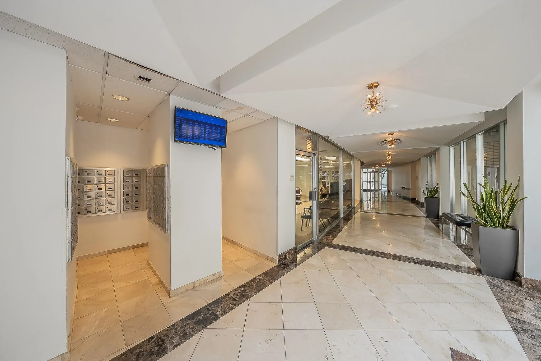 Condominium For Sale in Dallas County , 6211 W Northwest Highway 2801, Dallas, Texas 75225, 2 Bedroom, 3 Bathroom, 2 Garage spaces, 1,673 Sqft, built in 1966, mls#21408070, Real Estate Agent in Dallas, Homes For Sale in Dallas county, Homes For Sale in Dallas, Realtor in Dallas Texas, Real Estate Brokerage Independent Realty Texas, Luminita Cordes Realtor