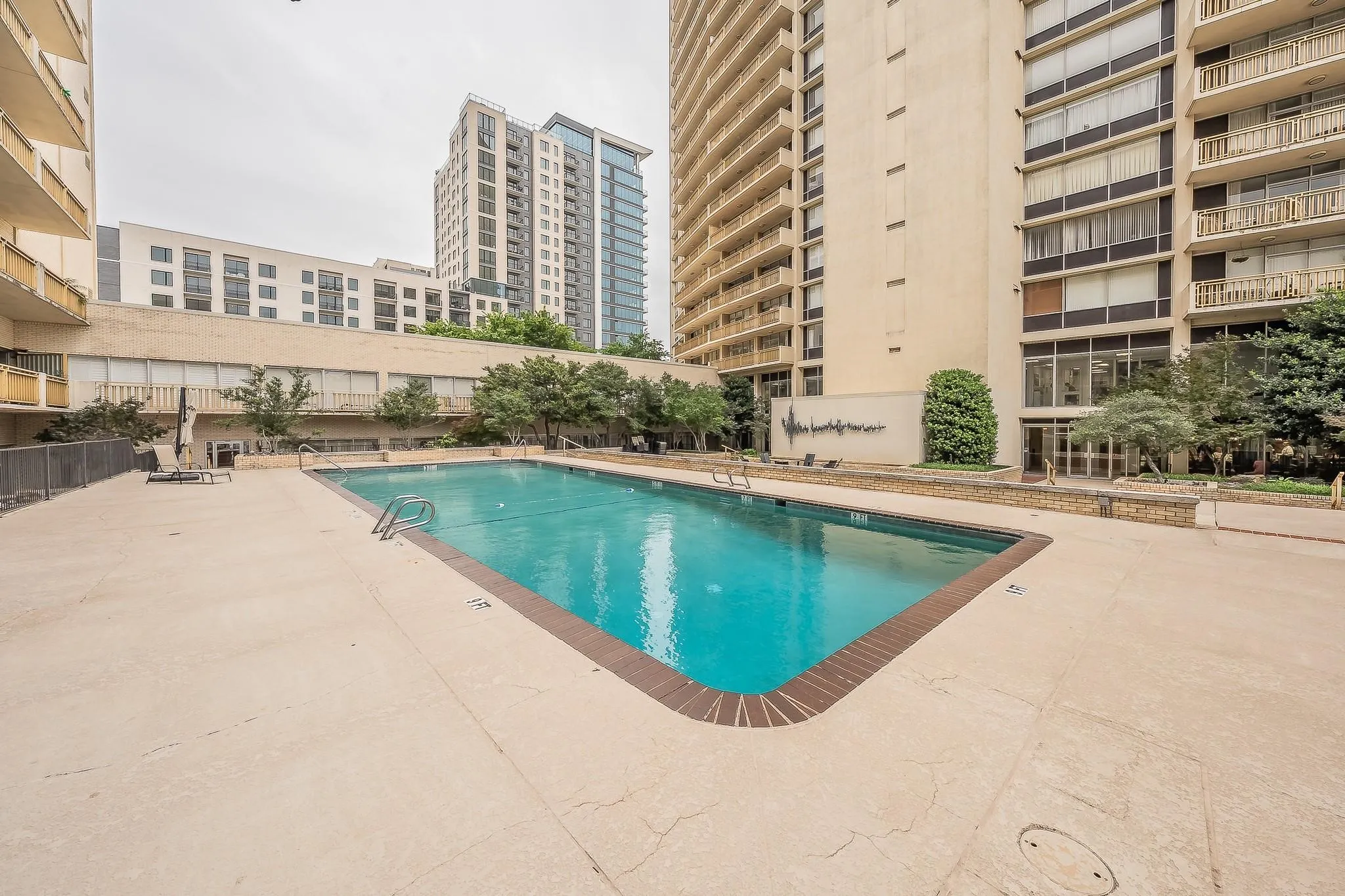 Condominium For Sale in Dallas County , 6211 W Northwest Highway 2801, Dallas, Texas 75225, 2 Bedroom, 3 Bathroom, 2 Garage spaces, 1,673 Sqft, built in 1966, mls#21408070, Real Estate Agent in Dallas, Homes For Sale in Dallas county, Homes For Sale in Dallas, Realtor in Dallas Texas, Real Estate Brokerage Independent Realty Texas, Luminita Cordes Realtor