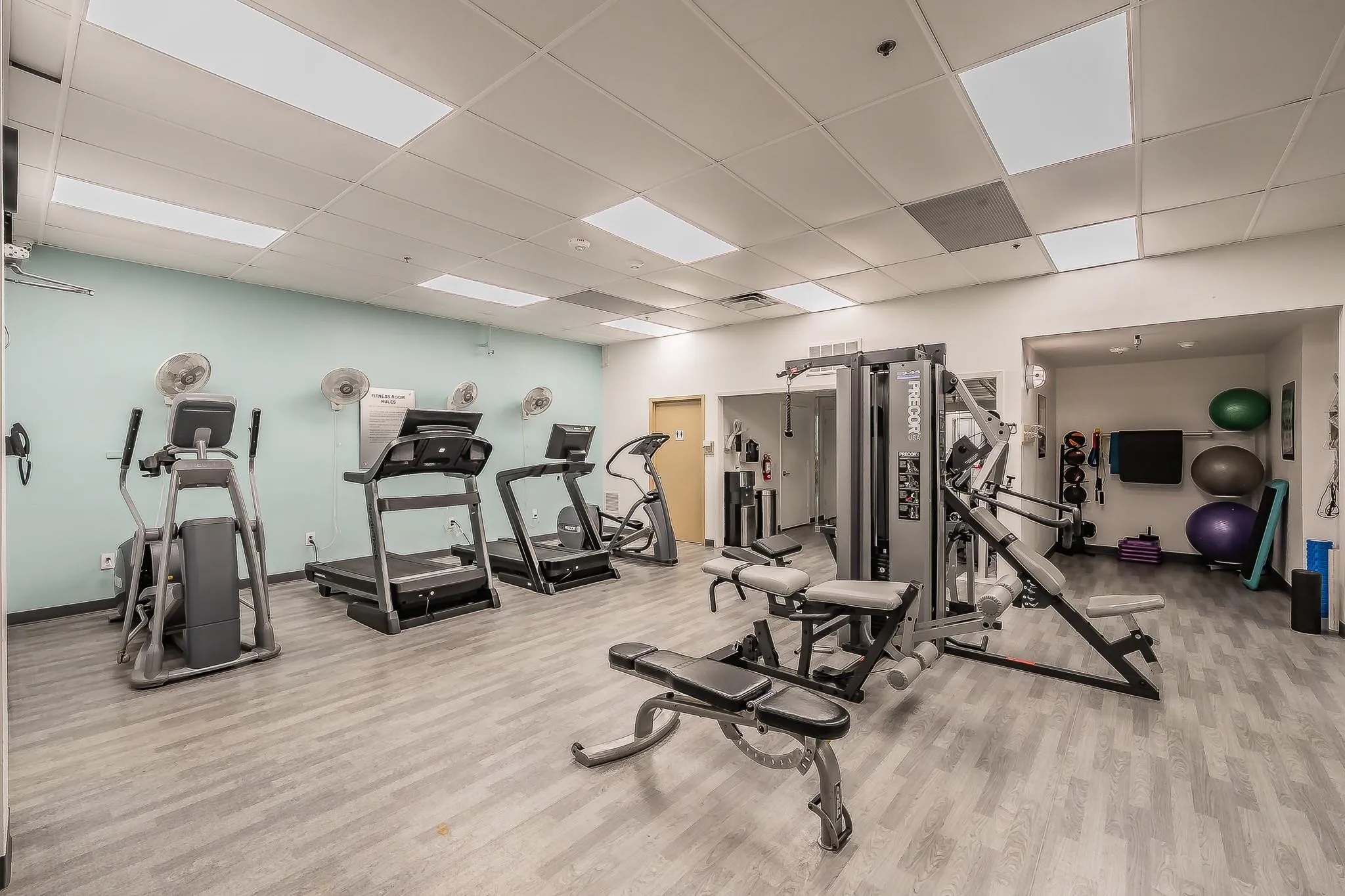 Condominium For Sale in Dallas County , 6211 W Northwest Highway 2801, Dallas, Texas 75225, 2 Bedroom, 3 Bathroom, 2 Garage spaces, 1,673 Sqft, built in 1966, mls#21408070, Real Estate Agent in Dallas, Homes For Sale in Dallas county, Homes For Sale in Dallas, Realtor in Dallas Texas, Real Estate Brokerage Independent Realty Texas, Luminita Cordes Realtor