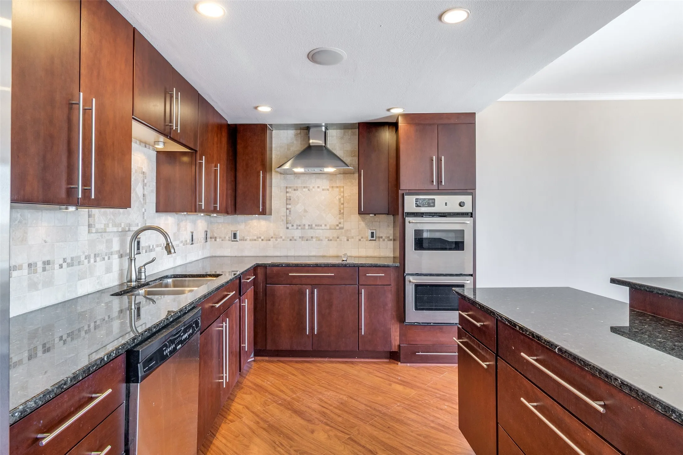 Condominium For Sale in Dallas County , 6211 W Northwest Highway 2801, Dallas, Texas 75225, 2 Bedroom, 3 Bathroom, 2 Garage spaces, 1,673 Sqft, built in 1966, mls#21408070, Real Estate Agent in Dallas, Homes For Sale in Dallas county, Homes For Sale in Dallas, Realtor in Dallas Texas, Real Estate Brokerage Independent Realty Texas, Luminita Cordes Realtor