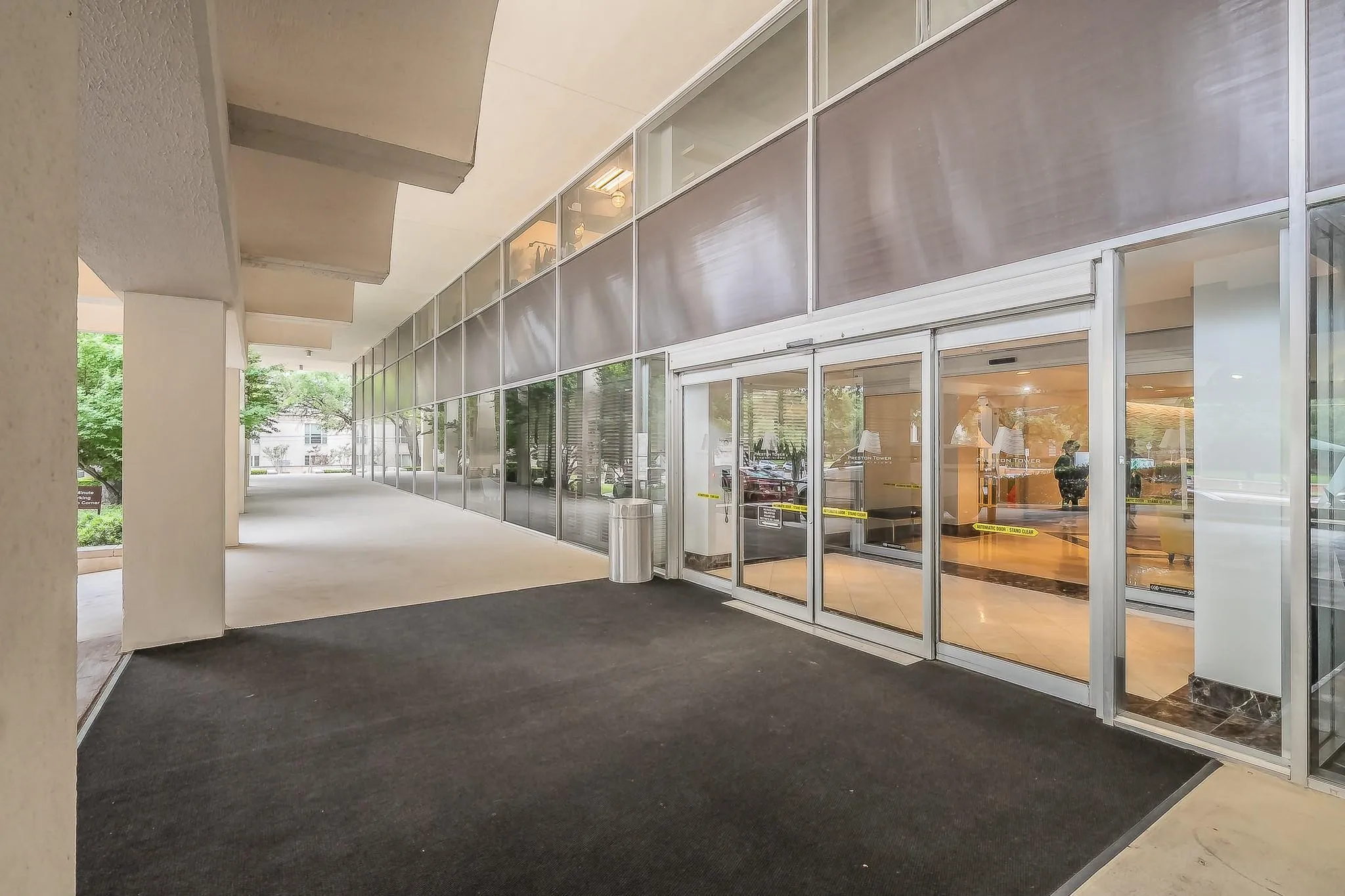 Condominium For Sale in Dallas County , 6211 W Northwest Highway 2801, Dallas, Texas 75225, 2 Bedroom, 3 Bathroom, 2 Garage spaces, 1,673 Sqft, built in 1966, mls#21408070, Real Estate Agent in Dallas, Homes For Sale in Dallas county, Homes For Sale in Dallas, Realtor in Dallas Texas, Real Estate Brokerage Independent Realty Texas, Luminita Cordes Realtor