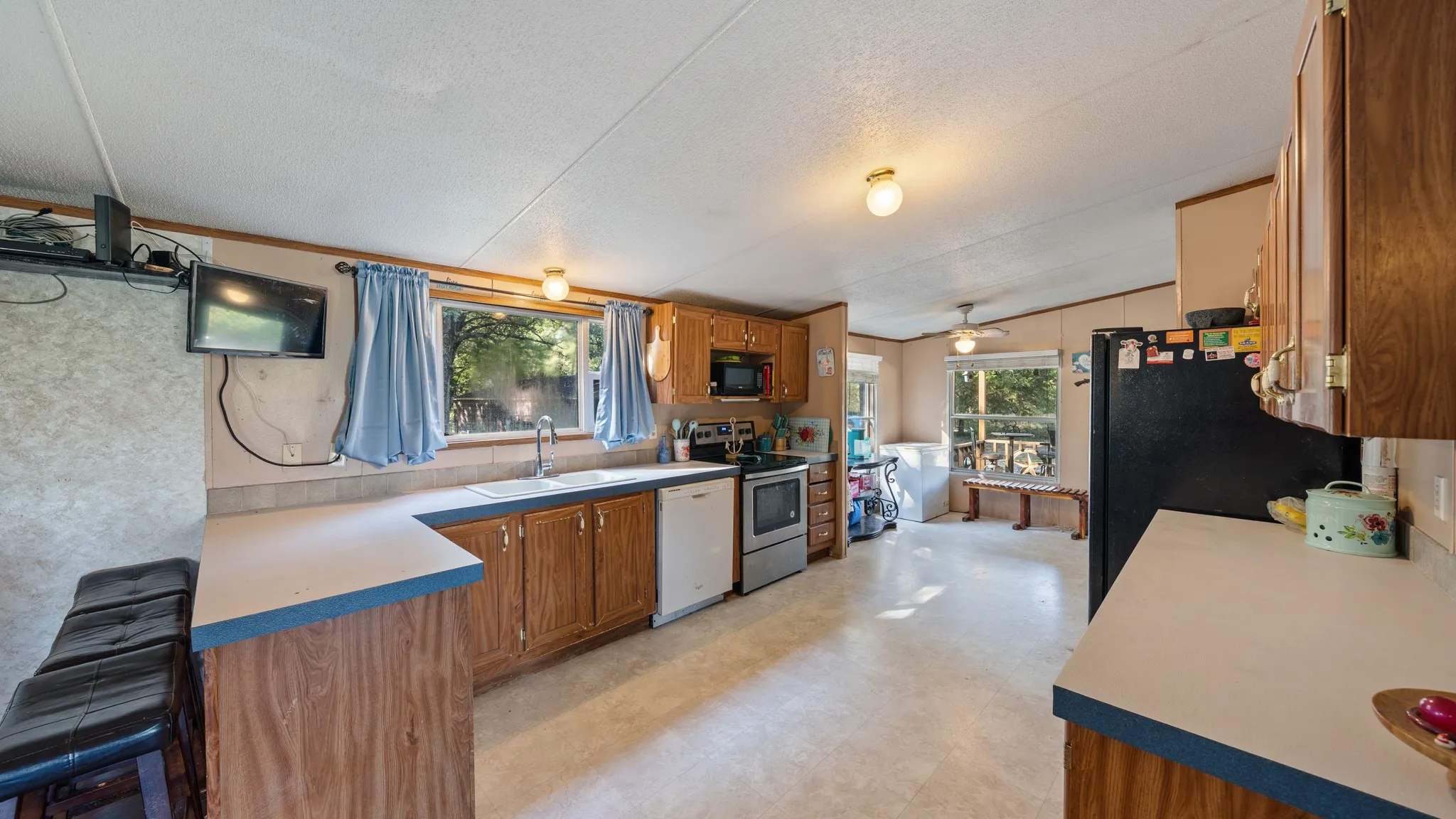 Manufactured Home For Sale in Kaufman County , 7163 Fm 2451, Scurry, Texas 75158, 3 Bedroom, 2 Bathroom, Garage spaces, 1,536 Sqft, built in 2000, mls#21407590, Real Estate Agent in Scurry, Homes For Sale in Kaufman county, Homes For Sale in Scurry, Realtor in Scurry Texas, Real Estate Brokerage Independent Realty Texas, Luminita Cordes Realtor