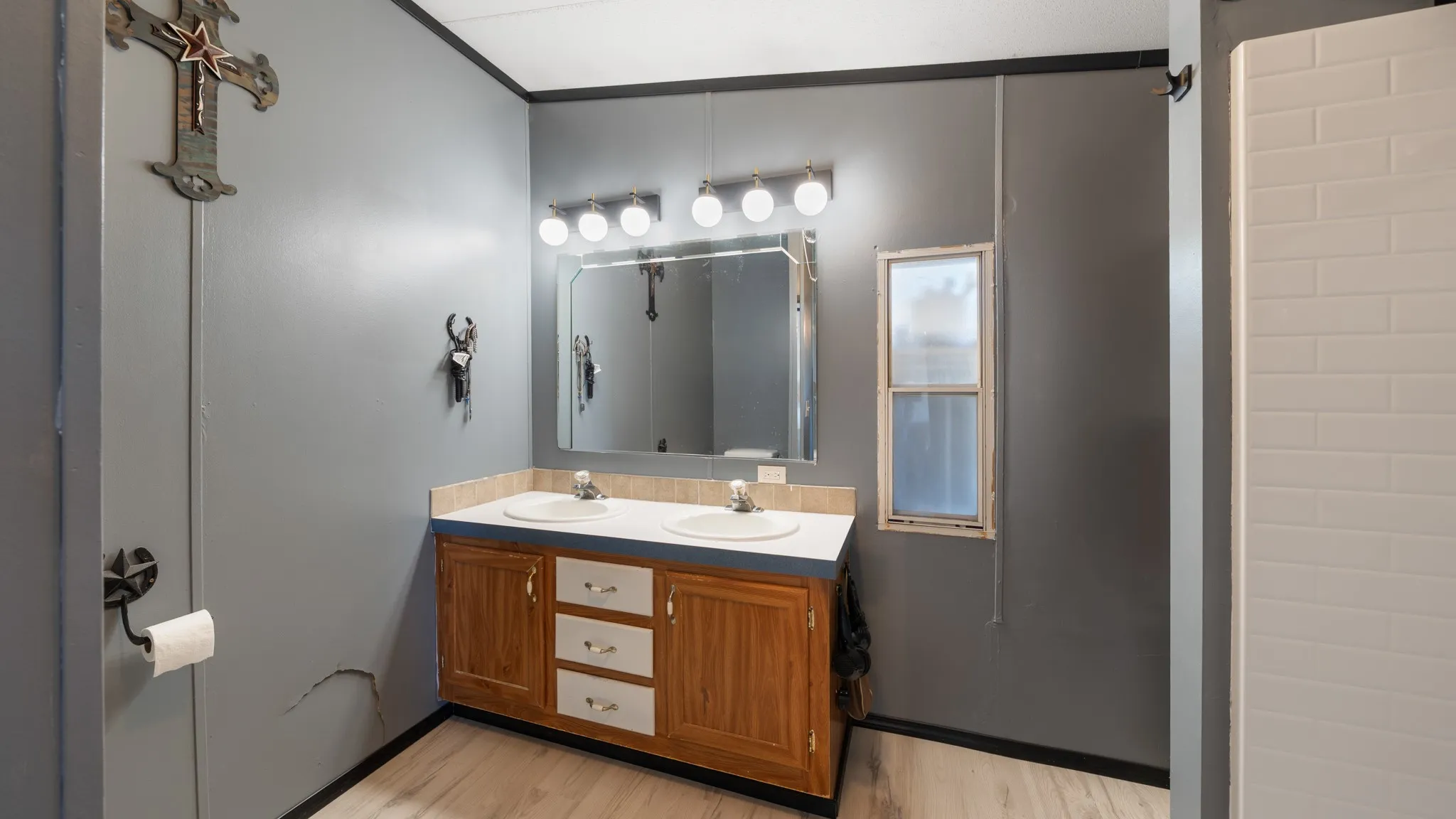 Manufactured Home For Sale in Kaufman County , 7163 Fm 2451, Scurry, Texas 75158, 3 Bedroom, 2 Bathroom, Garage spaces, 1,536 Sqft, built in 2000, mls#21407590, Real Estate Agent in Scurry, Homes For Sale in Kaufman county, Homes For Sale in Scurry, Realtor in Scurry Texas, Real Estate Brokerage Independent Realty Texas, Luminita Cordes Realtor