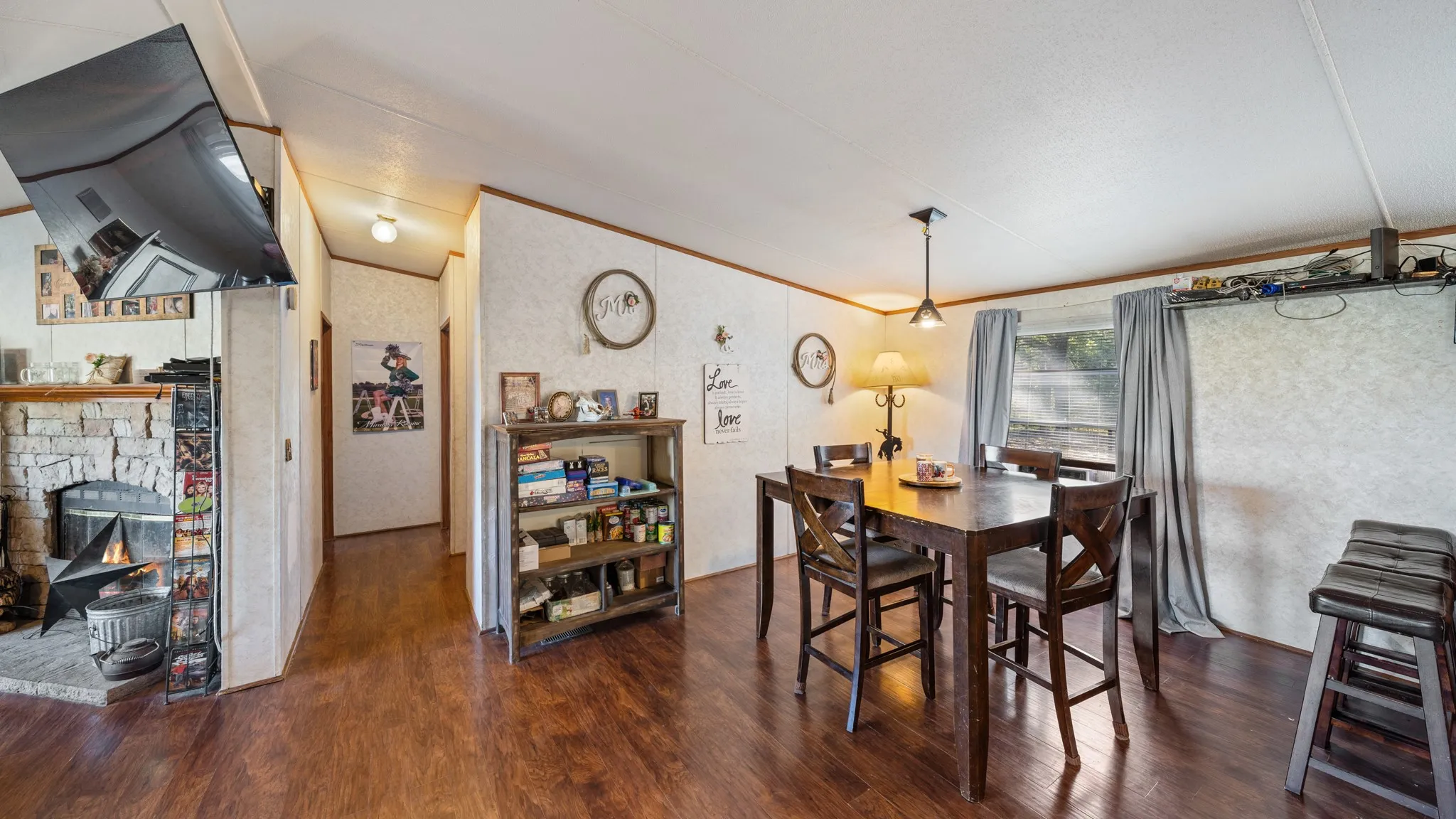 Manufactured Home For Sale in Kaufman County , 7163 Fm 2451, Scurry, Texas 75158, 3 Bedroom, 2 Bathroom, Garage spaces, 1,536 Sqft, built in 2000, mls#21407590, Real Estate Agent in Scurry, Homes For Sale in Kaufman county, Homes For Sale in Scurry, Realtor in Scurry Texas, Real Estate Brokerage Independent Realty Texas, Luminita Cordes Realtor