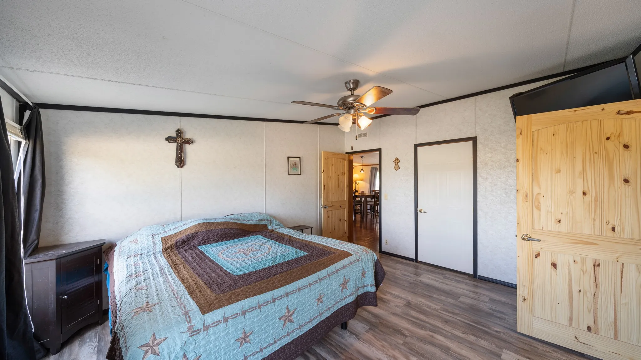 Manufactured Home For Sale in Kaufman County , 7163 Fm 2451, Scurry, Texas 75158, 3 Bedroom, 2 Bathroom, Garage spaces, 1,536 Sqft, built in 2000, mls#21407590, Real Estate Agent in Scurry, Homes For Sale in Kaufman county, Homes For Sale in Scurry, Realtor in Scurry Texas, Real Estate Brokerage Independent Realty Texas, Luminita Cordes Realtor