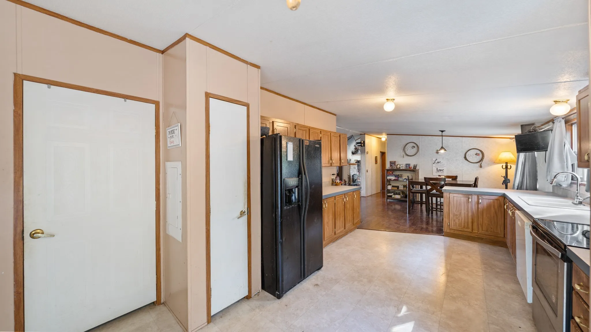 Manufactured Home For Sale in Kaufman County , 7163 Fm 2451, Scurry, Texas 75158, 3 Bedroom, 2 Bathroom, Garage spaces, 1,536 Sqft, built in 2000, mls#21407590, Real Estate Agent in Scurry, Homes For Sale in Kaufman county, Homes For Sale in Scurry, Realtor in Scurry Texas, Real Estate Brokerage Independent Realty Texas, Luminita Cordes Realtor