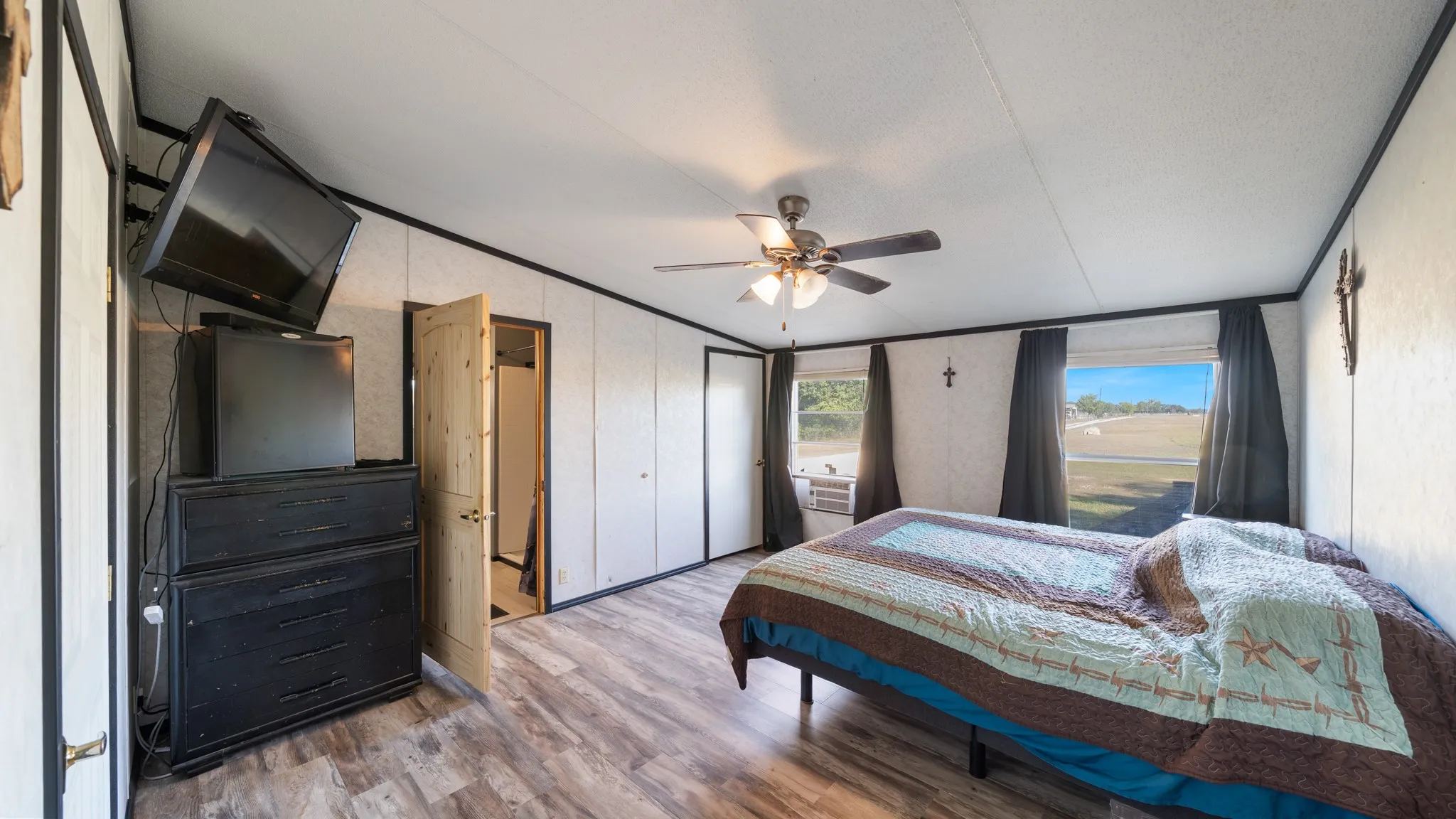 Manufactured Home For Sale in Kaufman County , 7163 Fm 2451, Scurry, Texas 75158, 3 Bedroom, 2 Bathroom, Garage spaces, 1,536 Sqft, built in 2000, mls#21407590, Real Estate Agent in Scurry, Homes For Sale in Kaufman county, Homes For Sale in Scurry, Realtor in Scurry Texas, Real Estate Brokerage Independent Realty Texas, Luminita Cordes Realtor