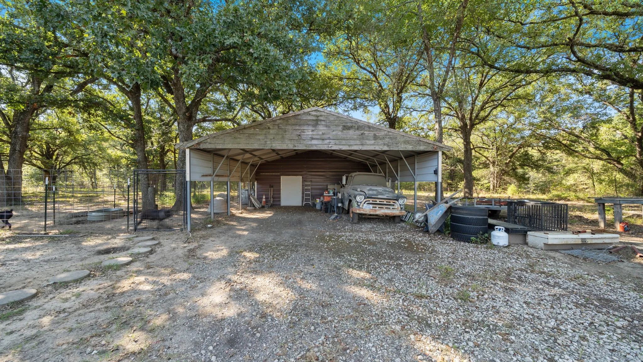 Manufactured Home For Sale in Kaufman County , 7163 Fm 2451, Scurry, Texas 75158, 3 Bedroom, 2 Bathroom, Garage spaces, 1,536 Sqft, built in 2000, mls#21407590, Real Estate Agent in Scurry, Homes For Sale in Kaufman county, Homes For Sale in Scurry, Realtor in Scurry Texas, Real Estate Brokerage Independent Realty Texas, Luminita Cordes Realtor