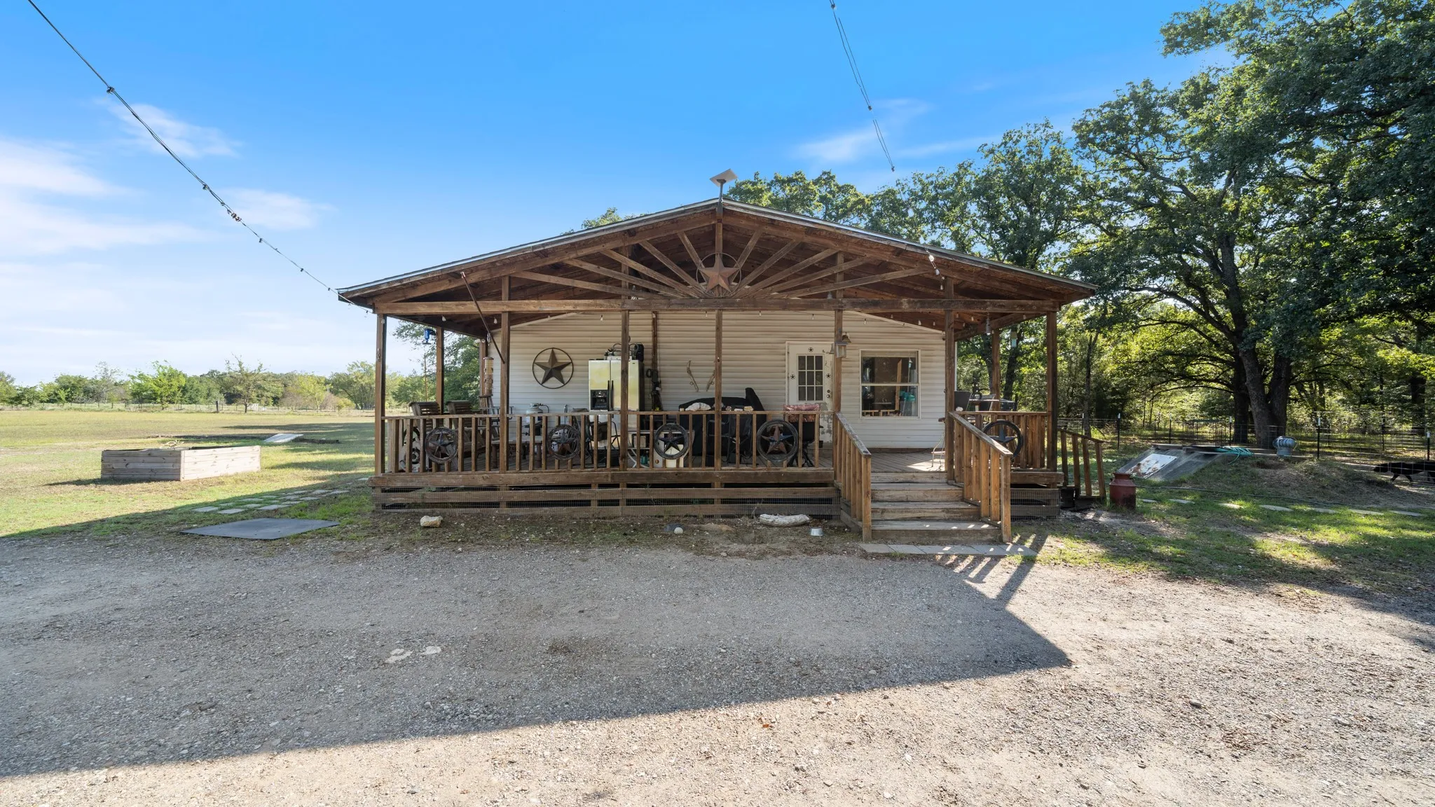 Manufactured Home For Sale in Kaufman County , 7163 Fm 2451, Scurry, Texas 75158, 3 Bedroom, 2 Bathroom, Garage spaces, 1,536 Sqft, built in 2000, mls#21407590, Real Estate Agent in Scurry, Homes For Sale in Kaufman county, Homes For Sale in Scurry, Realtor in Scurry Texas, Real Estate Brokerage Independent Realty Texas, Luminita Cordes Realtor