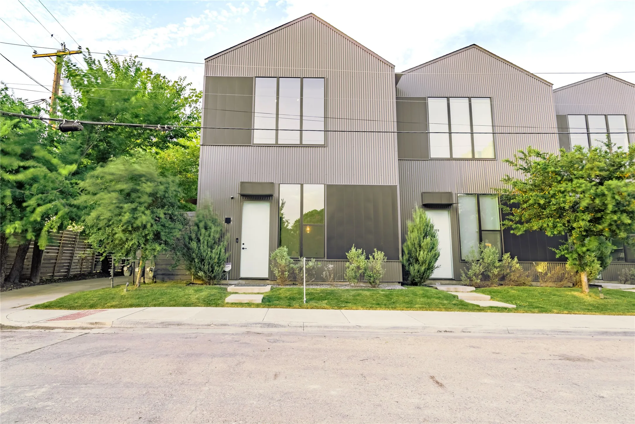 Condominium For Sale in Dallas County , 1504 Burlew Street 101, Dallas, Texas 75204, 2 Bedroom, 3 Bathroom, 2 Garage spaces, 1,505 Sqft, built in 2017, mls#21408557, Real Estate Agent in Dallas, Homes For Sale in Dallas county, Homes For Sale in Dallas, Realtor in Dallas Texas, Real Estate Brokerage Independent Realty Texas, Luminita Cordes Realtor