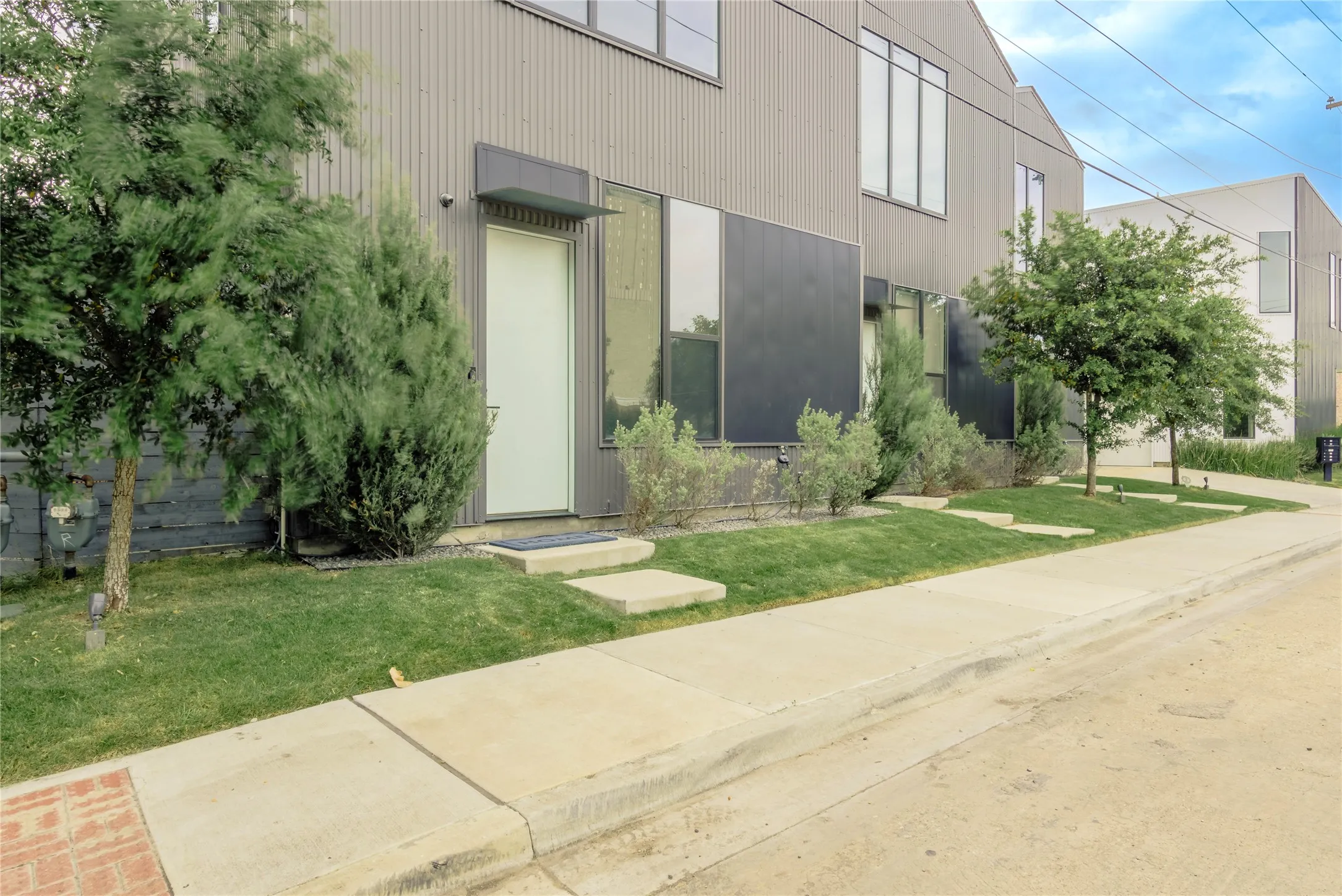 Condominium For Sale in Dallas County , 1504 Burlew Street 101, Dallas, Texas 75204, 2 Bedroom, 3 Bathroom, 2 Garage spaces, 1,505 Sqft, built in 2017, mls#21408557, Real Estate Agent in Dallas, Homes For Sale in Dallas county, Homes For Sale in Dallas, Realtor in Dallas Texas, Real Estate Brokerage Independent Realty Texas, Luminita Cordes Realtor