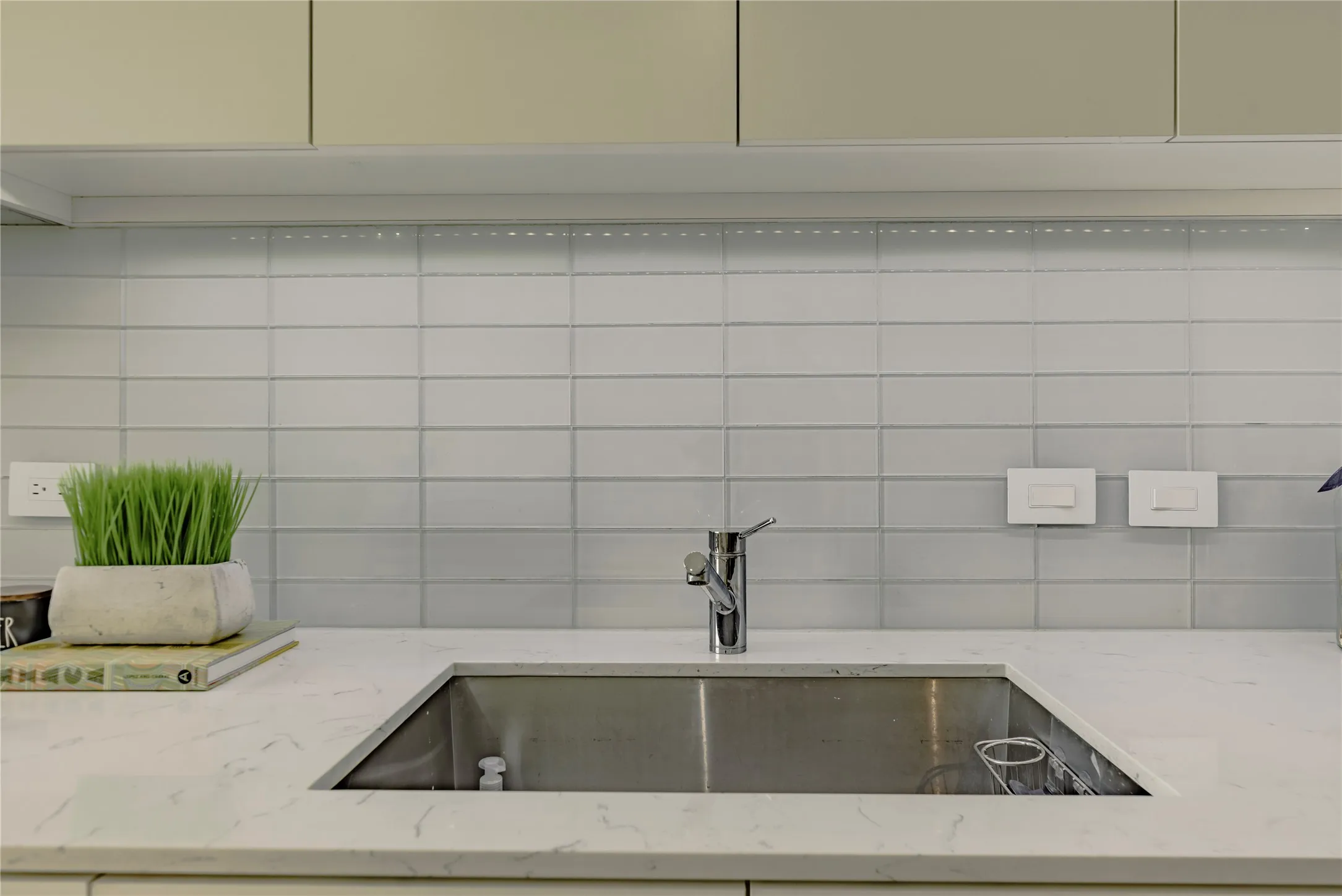 Condominium For Sale in Dallas County , 1504 Burlew Street 101, Dallas, Texas 75204, 2 Bedroom, 3 Bathroom, 2 Garage spaces, 1,505 Sqft, built in 2017, mls#21408557, Real Estate Agent in Dallas, Homes For Sale in Dallas county, Homes For Sale in Dallas, Realtor in Dallas Texas, Real Estate Brokerage Independent Realty Texas, Luminita Cordes Realtor