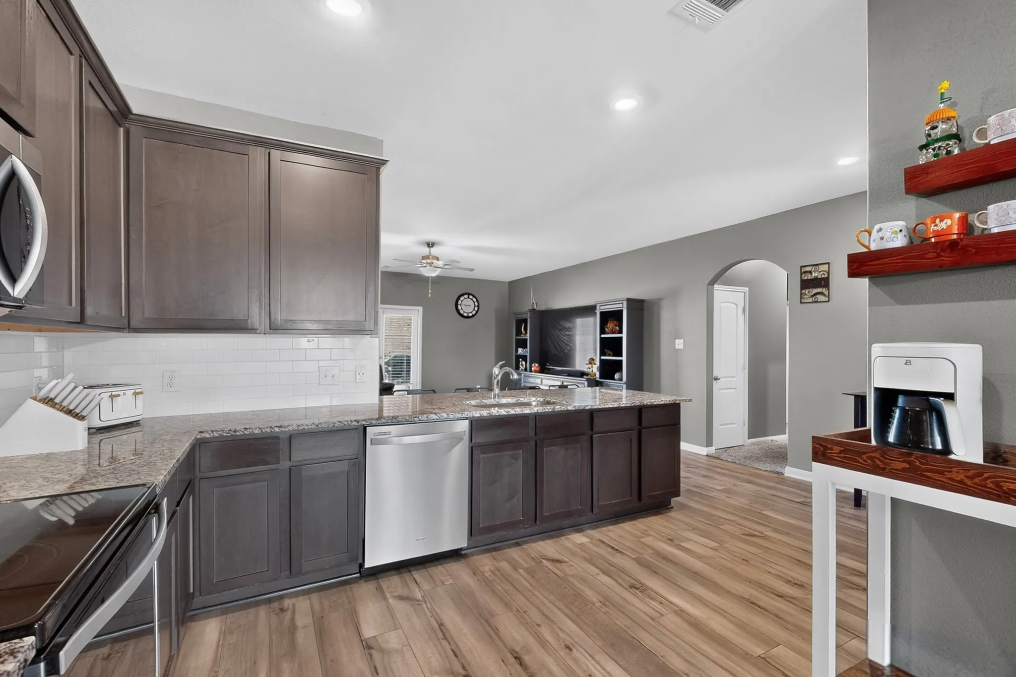 Single Family Residence For Sale in Tarrant County , 13653 Fehrman Road, Crowley, Texas 76036, 3 Bedroom, 2 Bathroom, 2 Garage spaces, 1,925 Sqft, built in 2020, mls#21404234, Real Estate Agent in Crowley, Homes For Sale in Tarrant county, Homes For Sale in Crowley, Realtor in Crowley Texas, Real Estate Brokerage Independent Realty Texas, Luminita Cordes Realtor