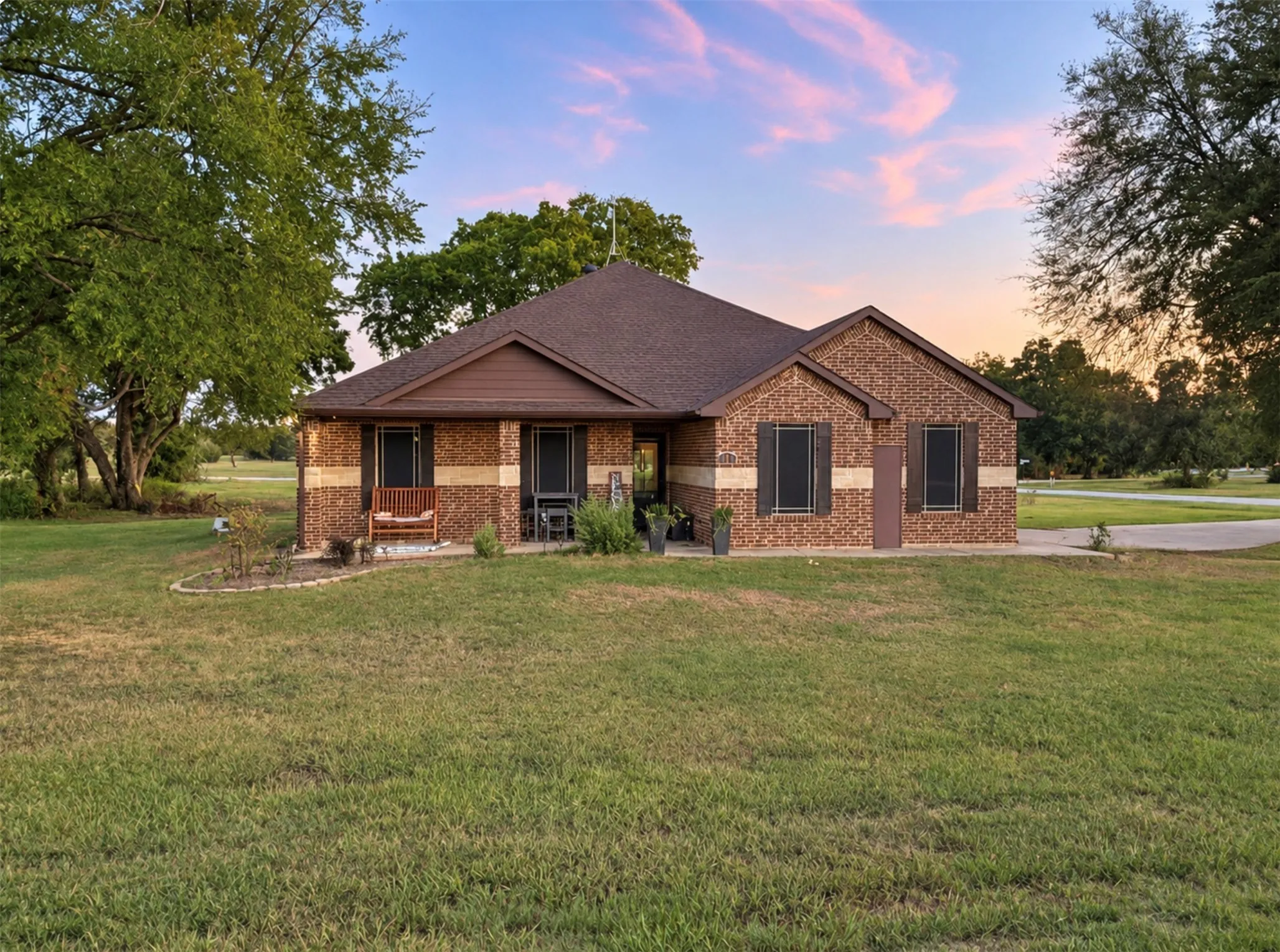 Single Family Residence For Sale in Navarro County , 105 Deer Trail, Kerens, Texas 75144, 3 Bedroom, 3 Bathroom, 2 Garage spaces, 1,886 Sqft, built in 2020, mls#21408513, Real Estate Agent in Kerens, Homes For Sale in Navarro county, Homes For Sale in Kerens, Realtor in Kerens Texas, Real Estate Brokerage Independent Realty Texas, Luminita Cordes Realtor