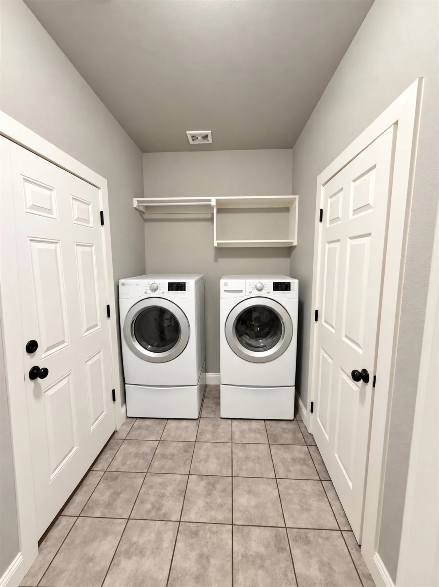 Single Family Residence For Sale in Navarro County , 105 Deer Trail, Kerens, Texas 75144, 3 Bedroom, 3 Bathroom, 2 Garage spaces, 1,886 Sqft, built in 2020, mls#21408513, Real Estate Agent in Kerens, Homes For Sale in Navarro county, Homes For Sale in Kerens, Realtor in Kerens Texas, Real Estate Brokerage Independent Realty Texas, Luminita Cordes Realtor