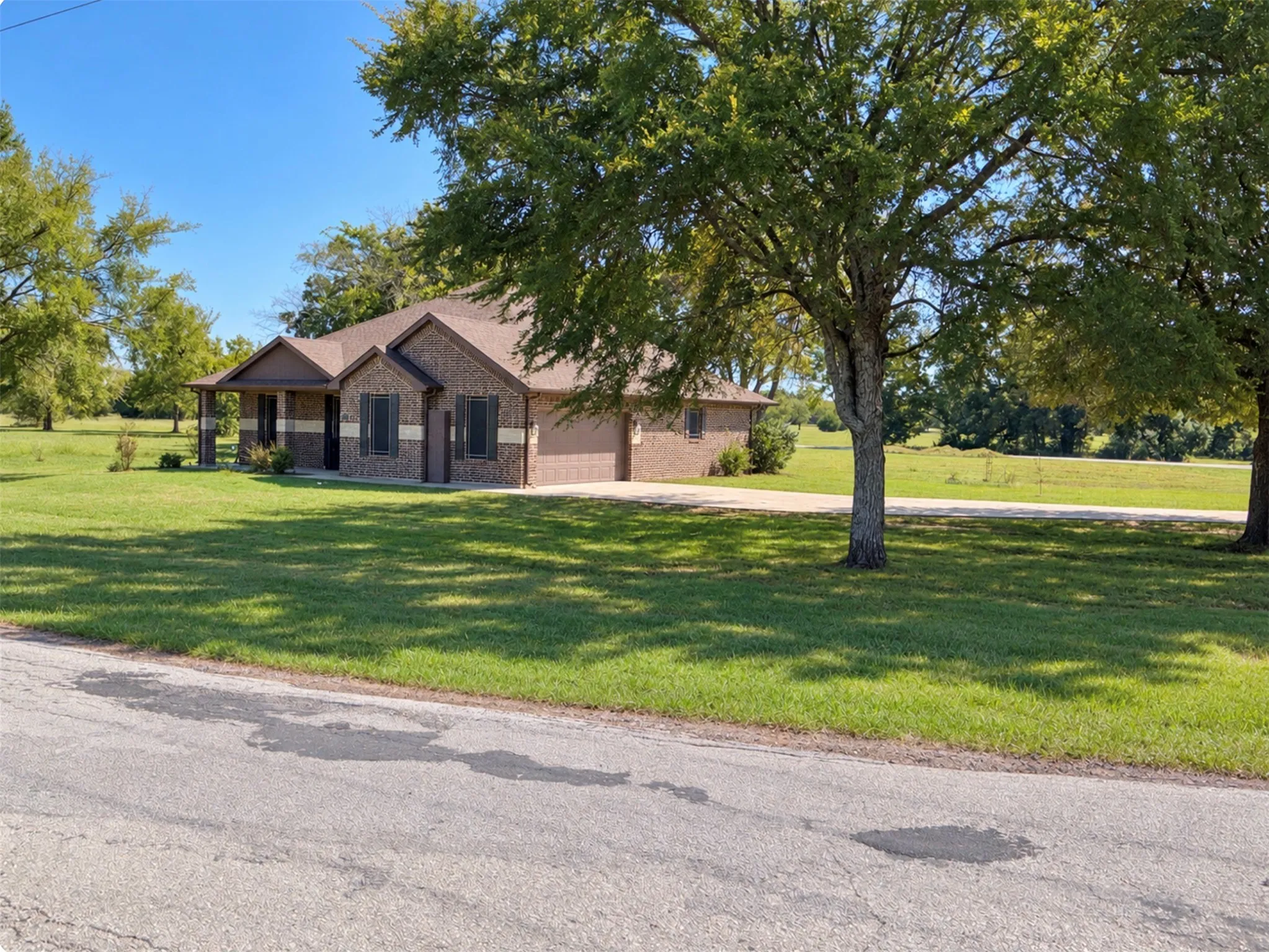 Single Family Residence For Sale in Navarro County , 105 Deer Trail, Kerens, Texas 75144, 3 Bedroom, 3 Bathroom, 2 Garage spaces, 1,886 Sqft, built in 2020, mls#21408513, Real Estate Agent in Kerens, Homes For Sale in Navarro county, Homes For Sale in Kerens, Realtor in Kerens Texas, Real Estate Brokerage Independent Realty Texas, Luminita Cordes Realtor