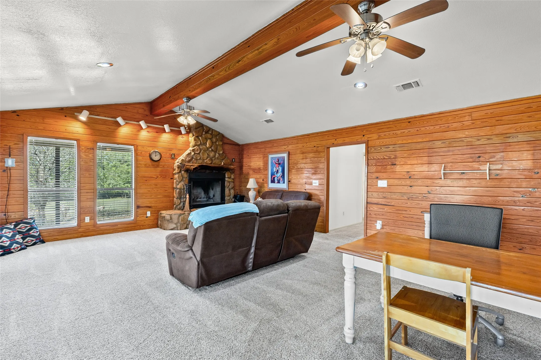 Single Family Residence For Sale in Hunt County , 1586 County Road 4133, Cumby, Texas 75433, 2 Bedroom, 2 Bathroom, 2 Garage spaces, 1,823 Sqft, built in 1997, mls#21407905, Real Estate Agent in Cumby, Homes For Sale in Hunt county, Homes For Sale in Cumby, Realtor in Cumby Texas, Real Estate Brokerage Independent Realty Texas, Luminita Cordes Realtor