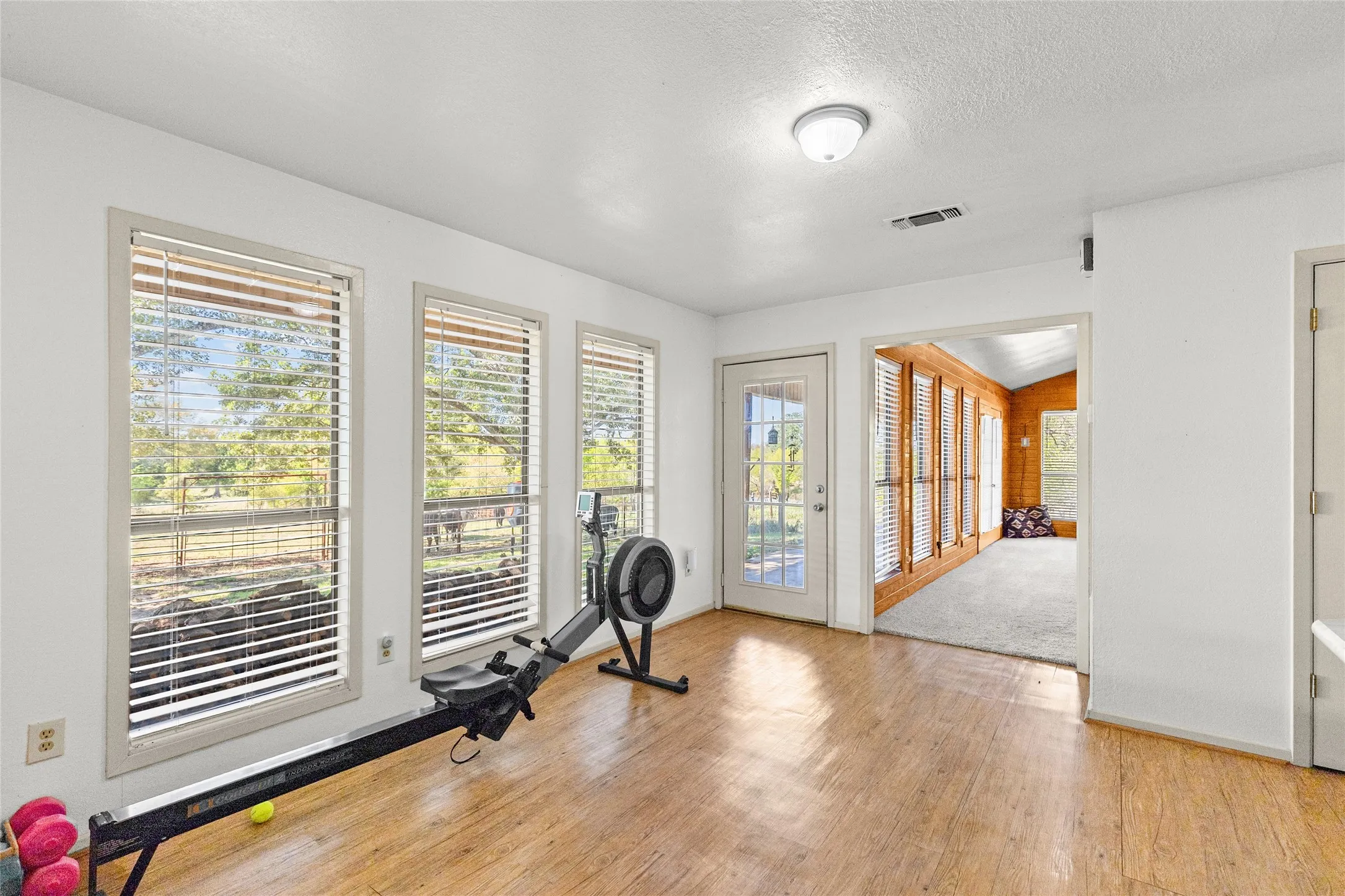 Single Family Residence For Sale in Hunt County , 1586 County Road 4133, Cumby, Texas 75433, 2 Bedroom, 2 Bathroom, 2 Garage spaces, 1,823 Sqft, built in 1997, mls#21407905, Real Estate Agent in Cumby, Homes For Sale in Hunt county, Homes For Sale in Cumby, Realtor in Cumby Texas, Real Estate Brokerage Independent Realty Texas, Luminita Cordes Realtor