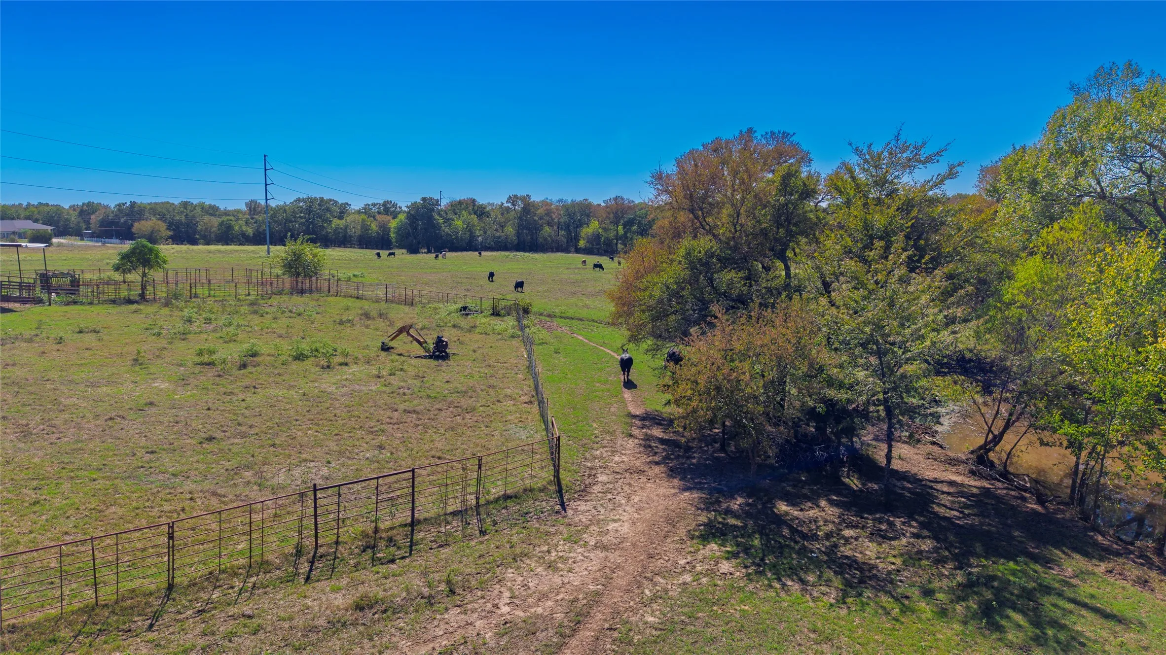 Single Family Residence For Sale in Hunt County , 1586 County Road 4133, Cumby, Texas 75433, 2 Bedroom, 2 Bathroom, 2 Garage spaces, 1,823 Sqft, built in 1997, mls#21407905, Real Estate Agent in Cumby, Homes For Sale in Hunt county, Homes For Sale in Cumby, Realtor in Cumby Texas, Real Estate Brokerage Independent Realty Texas, Luminita Cordes Realtor