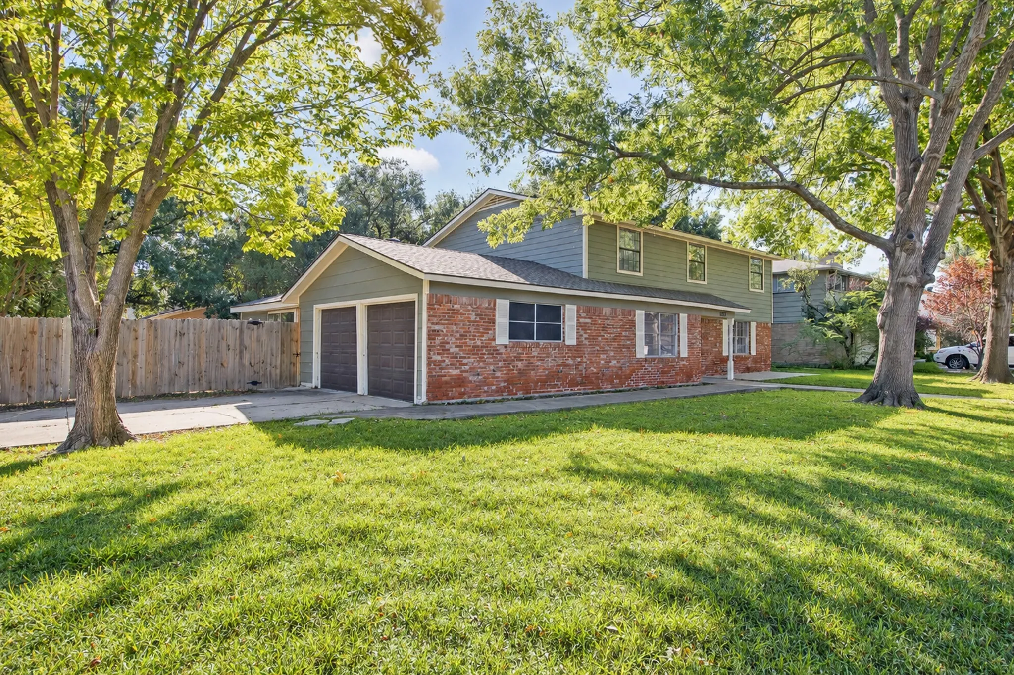 Single Family Residence For Sale in Dallas County , 1002 Hickory Street, Irving, Texas 75060, 4 Bedroom, 4 Bathroom, 2 Garage spaces, 2,272 Sqft, built in 1963, mls#21405861, Real Estate Agent in Irving, Homes For Sale in Dallas county, Homes For Sale in Irving, Realtor in Irving Texas, Real Estate Brokerage Independent Realty Texas, Luminita Cordes Realtor
