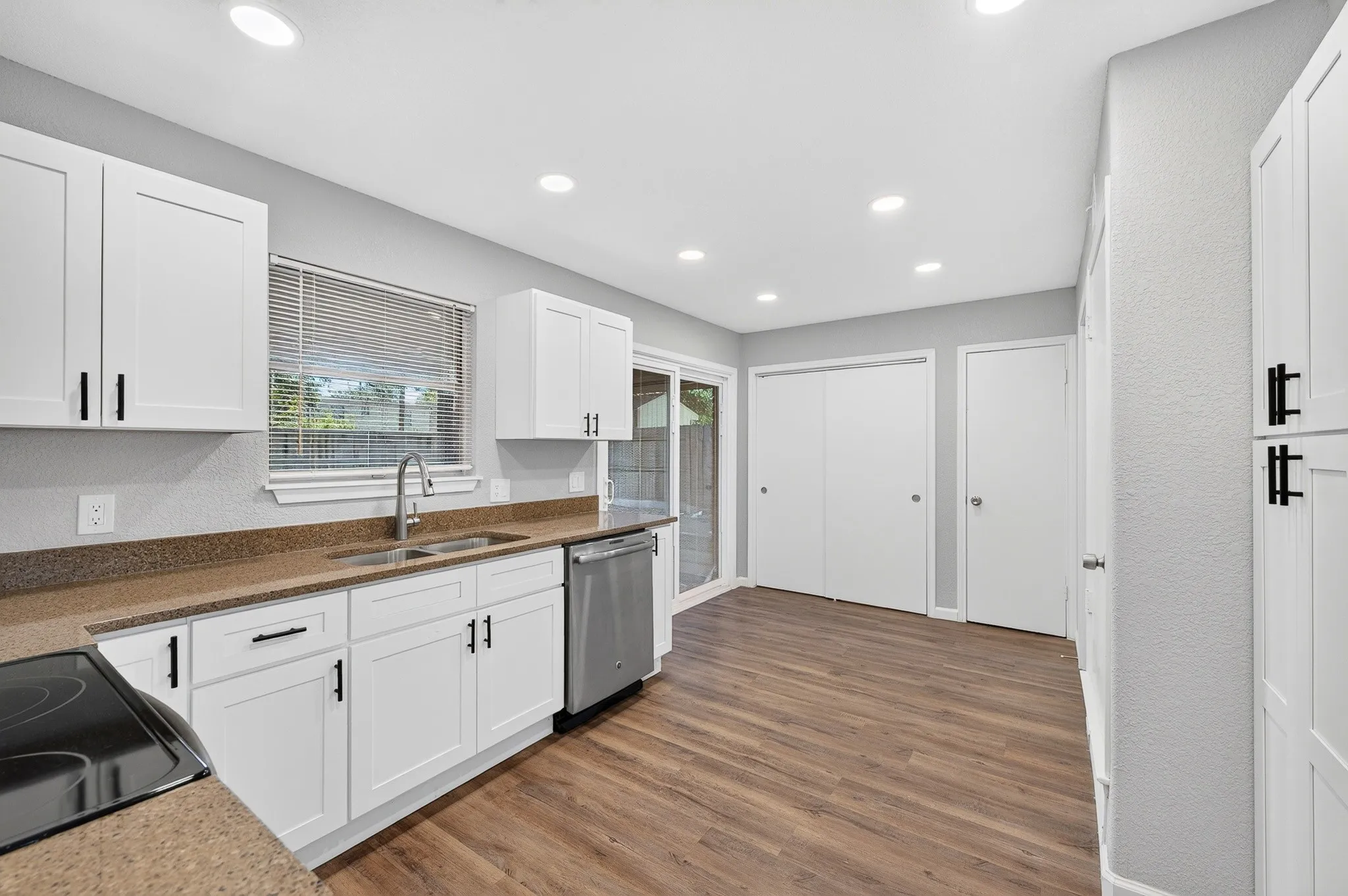 Single Family Residence For Sale in Dallas County , 1002 Hickory Street, Irving, Texas 75060, 4 Bedroom, 4 Bathroom, 2 Garage spaces, 2,272 Sqft, built in 1963, mls#21405861, Real Estate Agent in Irving, Homes For Sale in Dallas county, Homes For Sale in Irving, Realtor in Irving Texas, Real Estate Brokerage Independent Realty Texas, Luminita Cordes Realtor