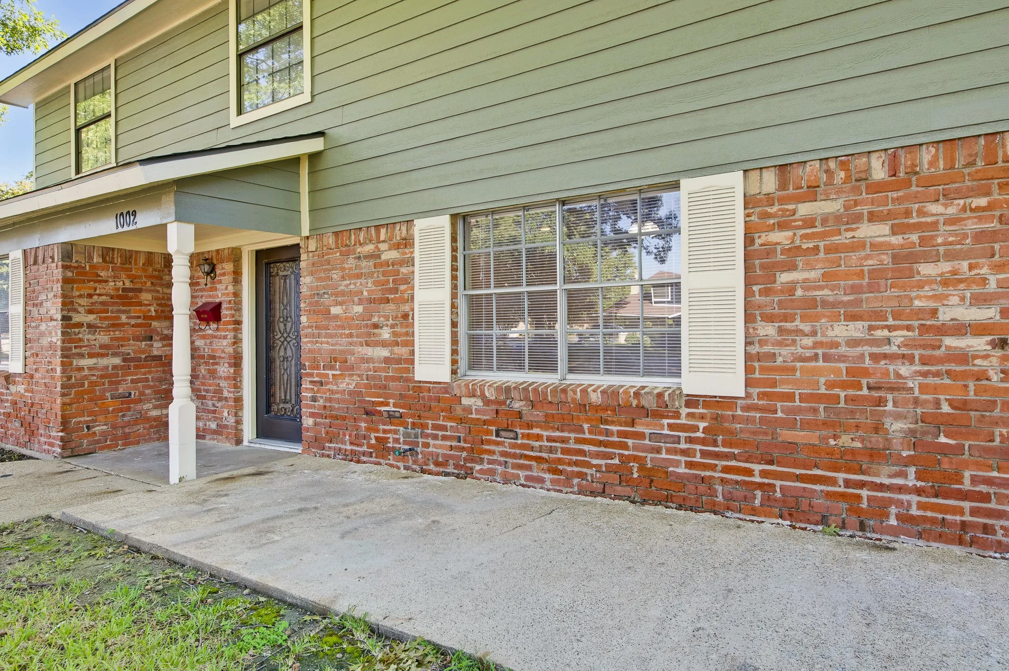 Single Family Residence For Sale in Dallas County , 1002 Hickory Street, Irving, Texas 75060, 4 Bedroom, 4 Bathroom, 2 Garage spaces, 2,272 Sqft, built in 1963, mls#21405861, Real Estate Agent in Irving, Homes For Sale in Dallas county, Homes For Sale in Irving, Realtor in Irving Texas, Real Estate Brokerage Independent Realty Texas, Luminita Cordes Realtor