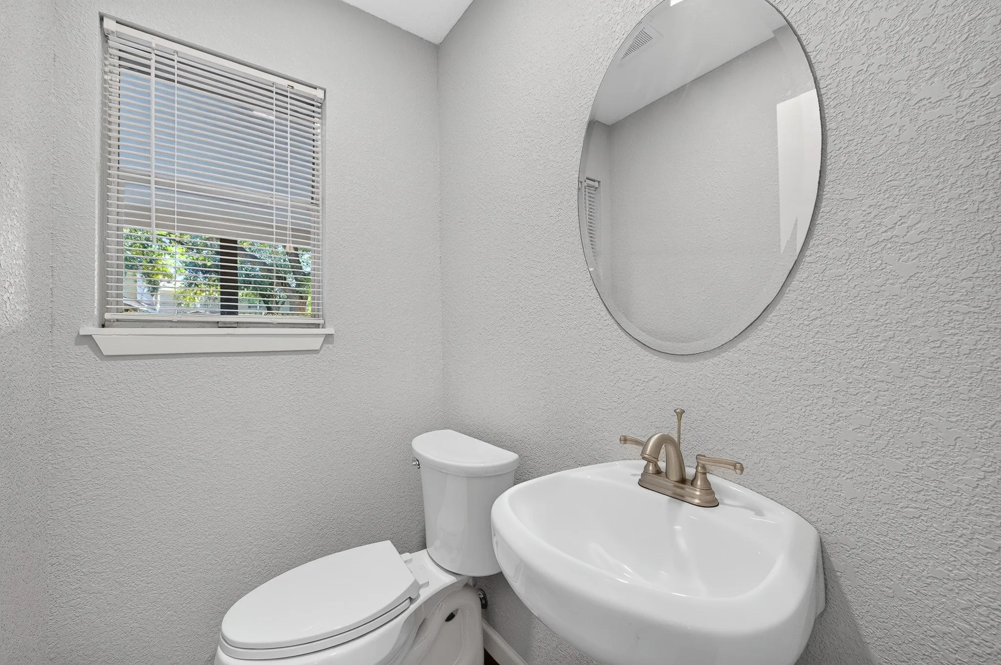 Single Family Residence For Sale in Dallas County , 1002 Hickory Street, Irving, Texas 75060, 4 Bedroom, 4 Bathroom, 2 Garage spaces, 2,272 Sqft, built in 1963, mls#21405861, Real Estate Agent in Irving, Homes For Sale in Dallas county, Homes For Sale in Irving, Realtor in Irving Texas, Real Estate Brokerage Independent Realty Texas, Luminita Cordes Realtor