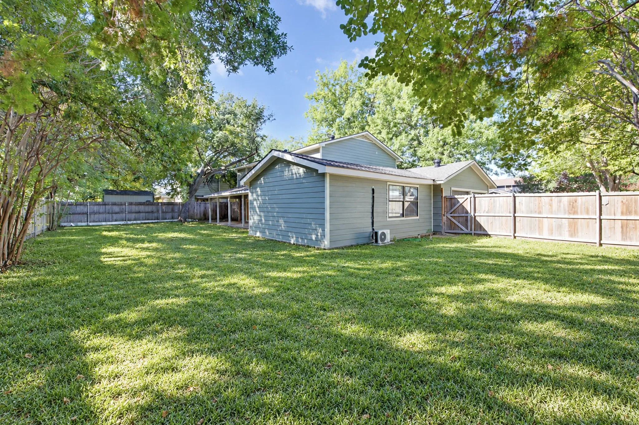 Single Family Residence For Sale in Dallas County , 1002 Hickory Street, Irving, Texas 75060, 4 Bedroom, 4 Bathroom, 2 Garage spaces, 2,272 Sqft, built in 1963, mls#21405861, Real Estate Agent in Irving, Homes For Sale in Dallas county, Homes For Sale in Irving, Realtor in Irving Texas, Real Estate Brokerage Independent Realty Texas, Luminita Cordes Realtor