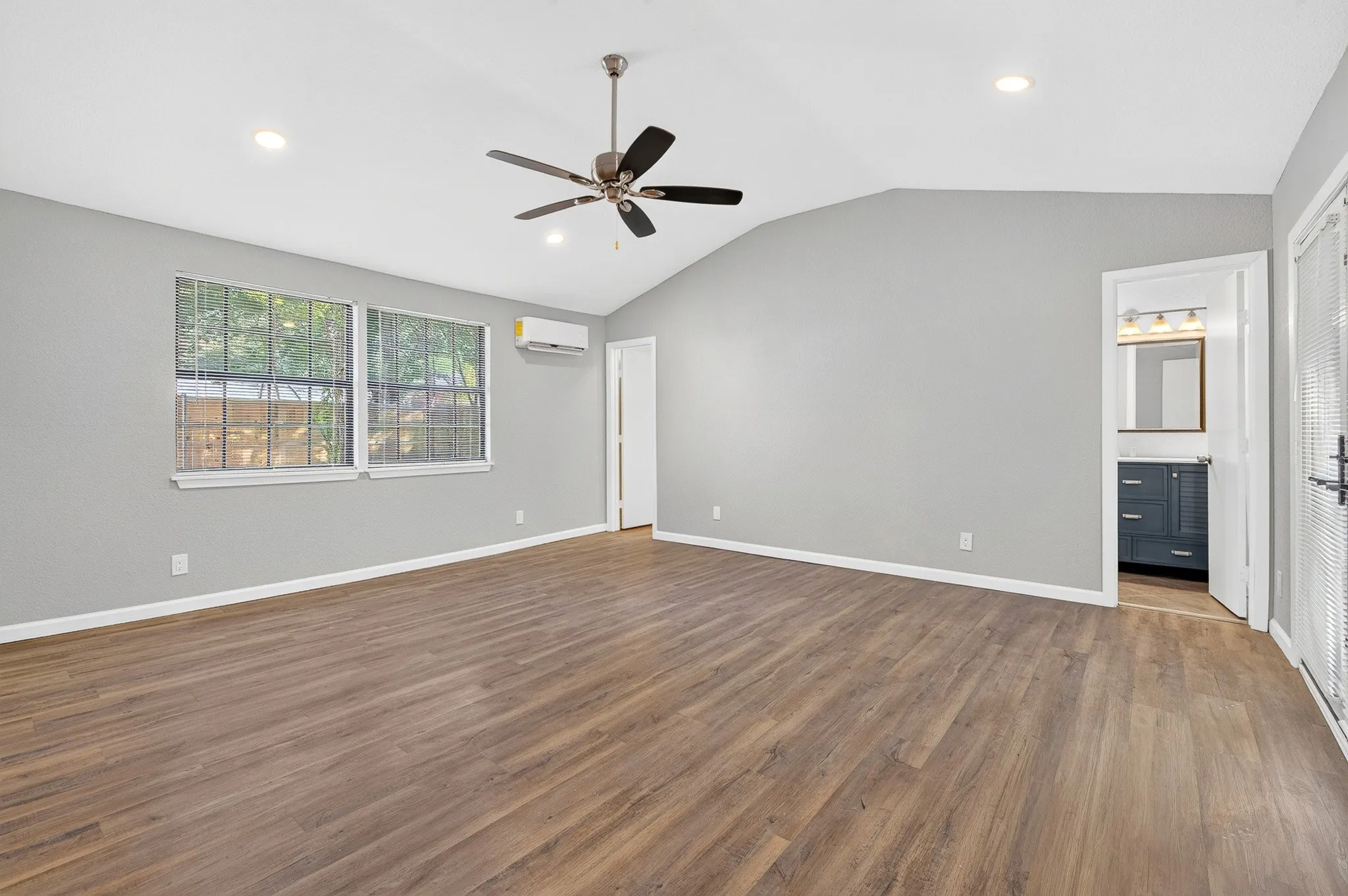 Single Family Residence For Sale in Dallas County , 1002 Hickory Street, Irving, Texas 75060, 4 Bedroom, 4 Bathroom, 2 Garage spaces, 2,272 Sqft, built in 1963, mls#21405861, Real Estate Agent in Irving, Homes For Sale in Dallas county, Homes For Sale in Irving, Realtor in Irving Texas, Real Estate Brokerage Independent Realty Texas, Luminita Cordes Realtor