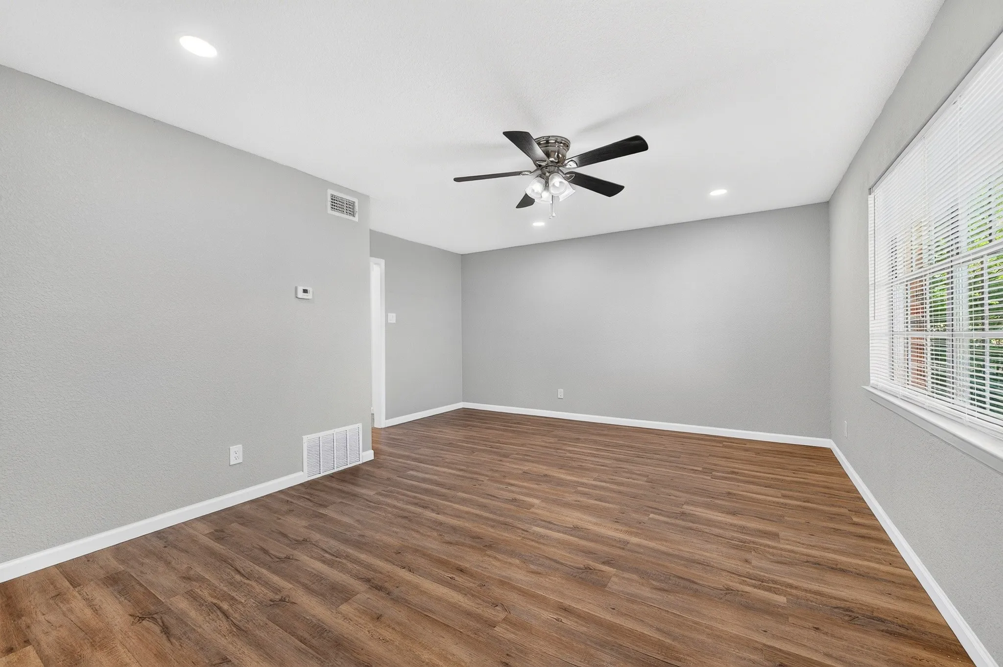 Single Family Residence For Sale in Dallas County , 1002 Hickory Street, Irving, Texas 75060, 4 Bedroom, 4 Bathroom, 2 Garage spaces, 2,272 Sqft, built in 1963, mls#21405861, Real Estate Agent in Irving, Homes For Sale in Dallas county, Homes For Sale in Irving, Realtor in Irving Texas, Real Estate Brokerage Independent Realty Texas, Luminita Cordes Realtor