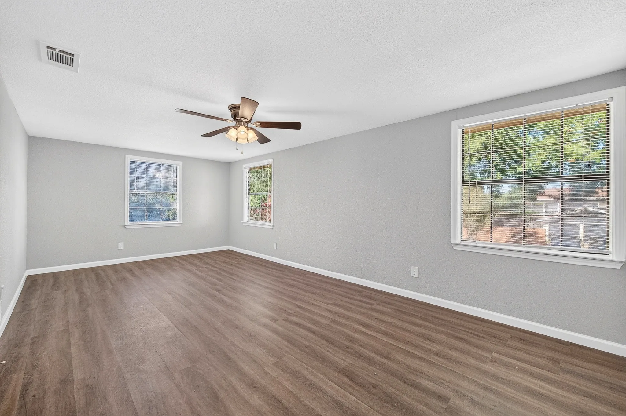 Single Family Residence For Sale in Dallas County , 1002 Hickory Street, Irving, Texas 75060, 4 Bedroom, 4 Bathroom, 2 Garage spaces, 2,272 Sqft, built in 1963, mls#21405861, Real Estate Agent in Irving, Homes For Sale in Dallas county, Homes For Sale in Irving, Realtor in Irving Texas, Real Estate Brokerage Independent Realty Texas, Luminita Cordes Realtor
