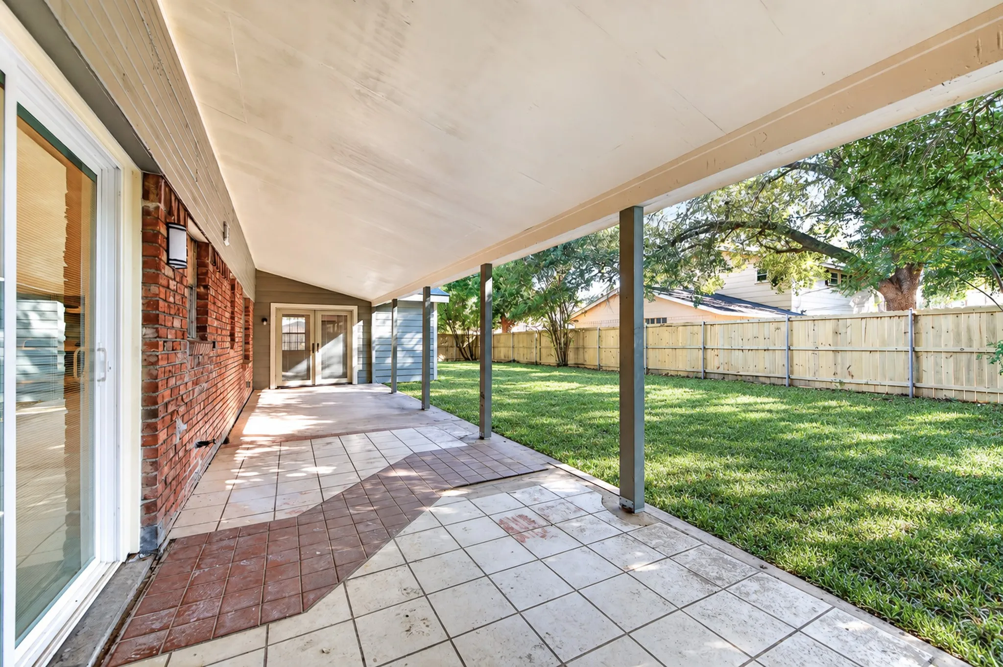 Single Family Residence For Sale in Dallas County , 1002 Hickory Street, Irving, Texas 75060, 4 Bedroom, 4 Bathroom, 2 Garage spaces, 2,272 Sqft, built in 1963, mls#21405861, Real Estate Agent in Irving, Homes For Sale in Dallas county, Homes For Sale in Irving, Realtor in Irving Texas, Real Estate Brokerage Independent Realty Texas, Luminita Cordes Realtor